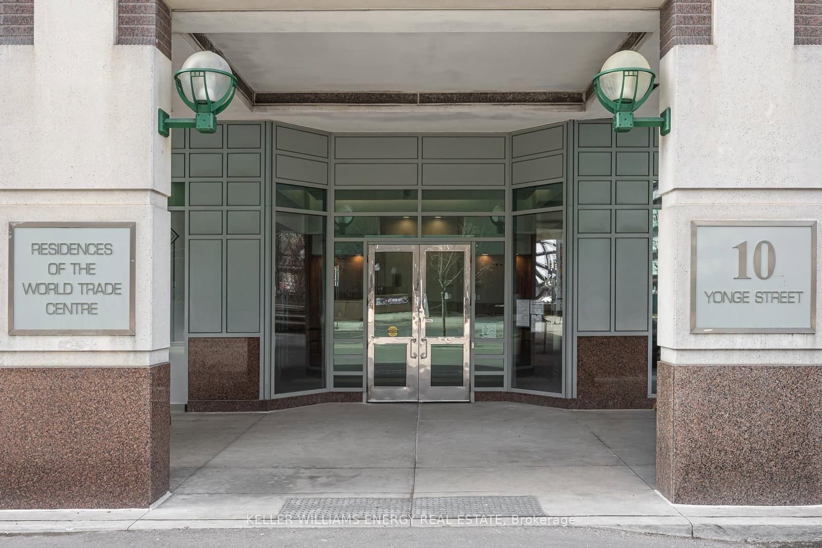 10 Yonge Street, Unit 1604 thumbnail 2