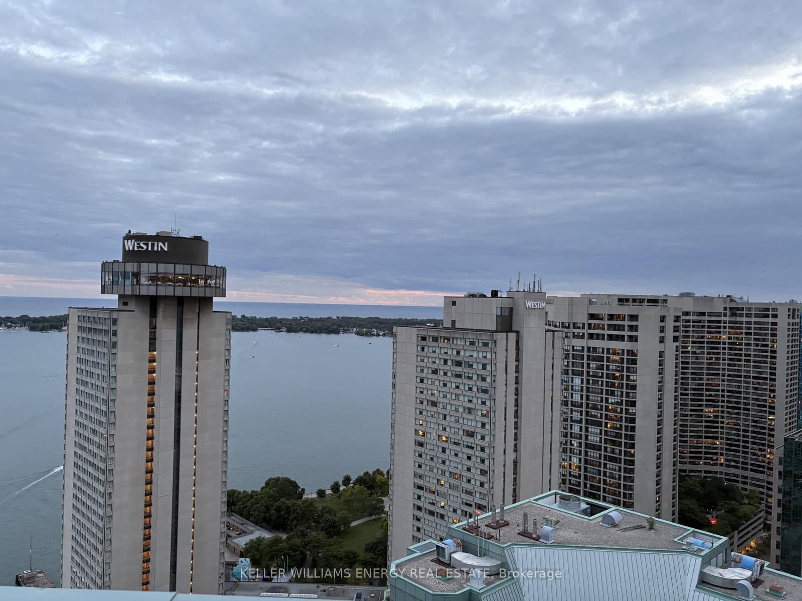 10 Yonge Street, Unit 1604 thumbnail 43