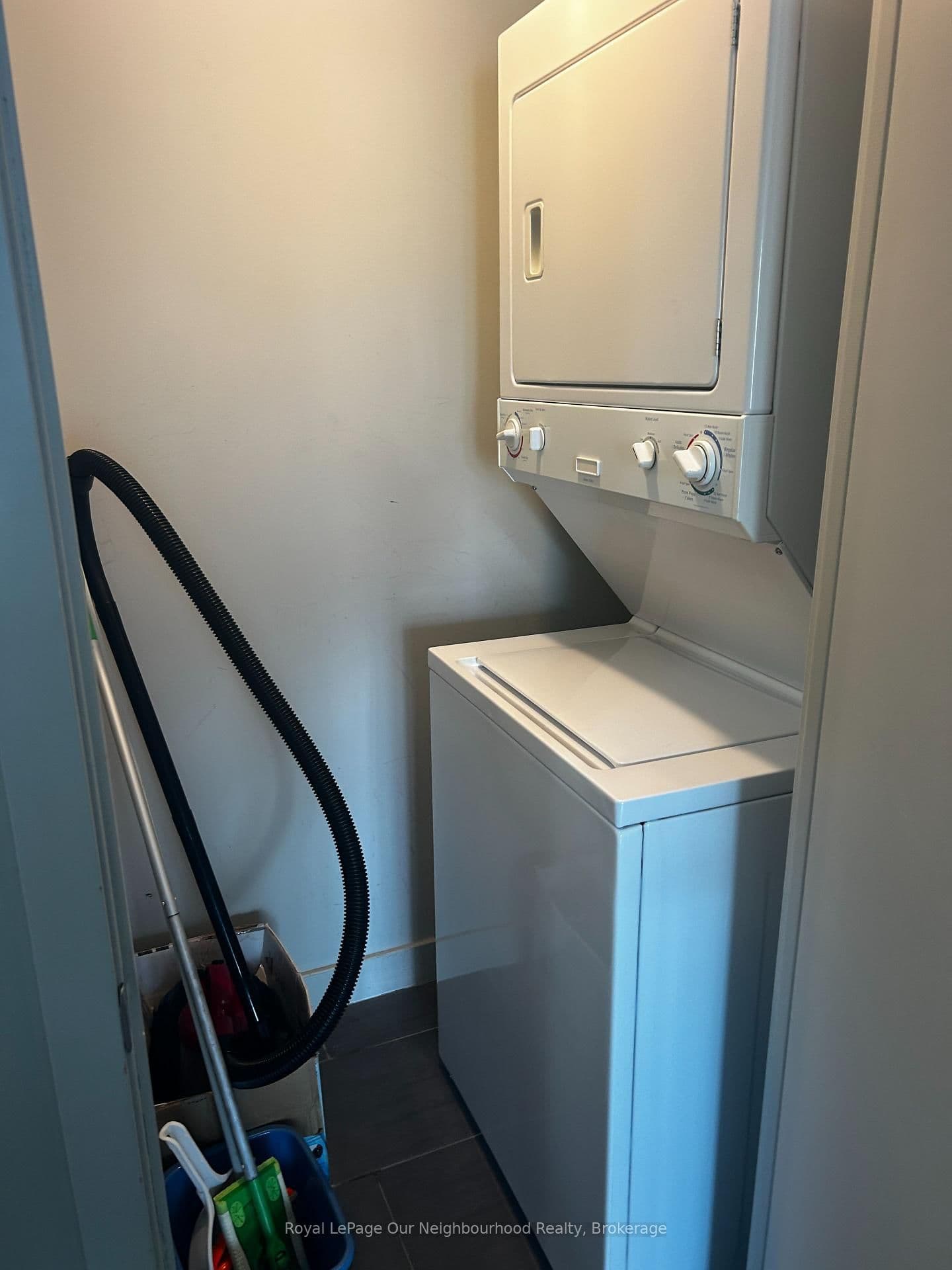 126 Simcoe Street, Unit 2106 thumbnail 14