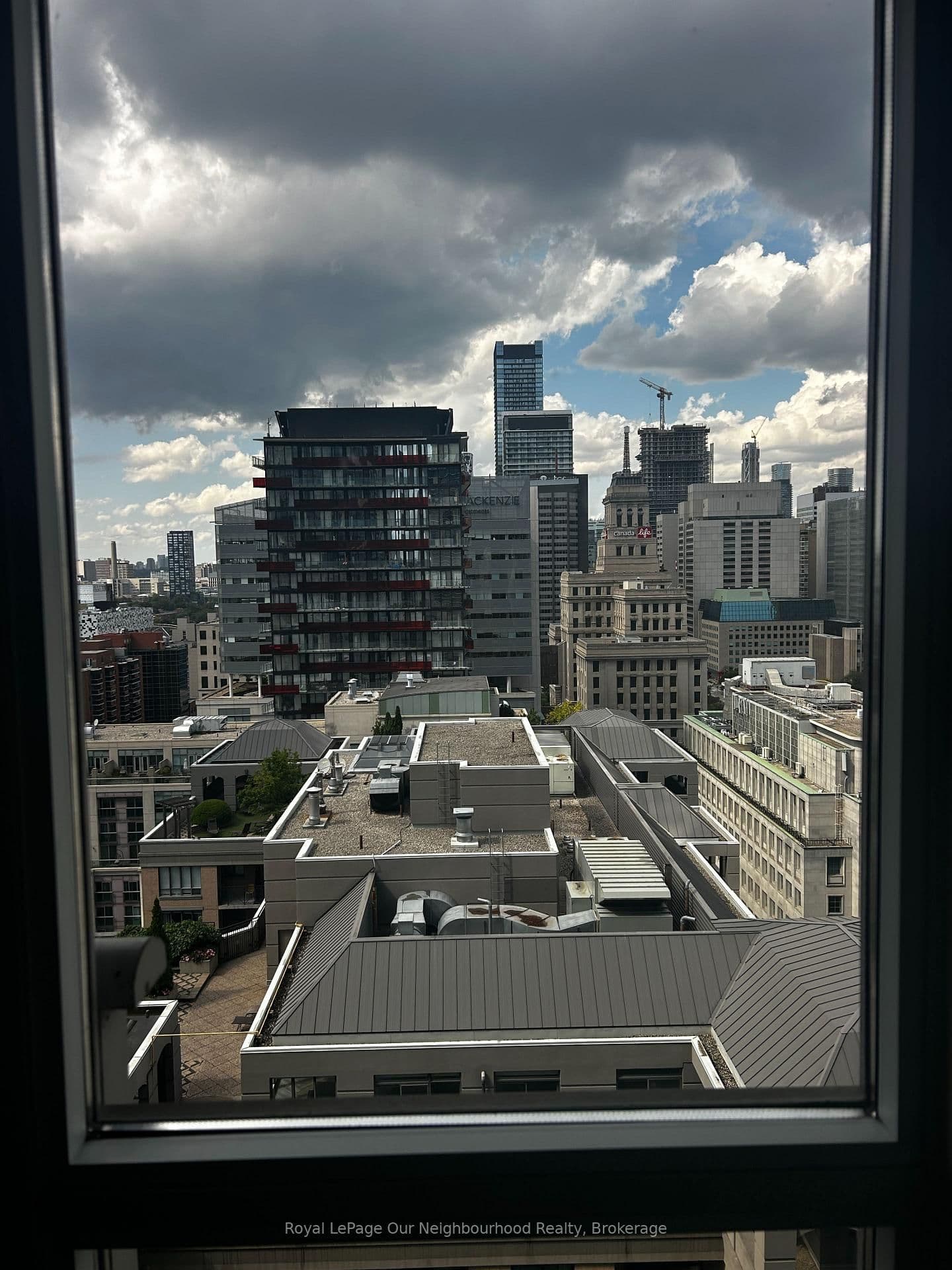 126 Simcoe Street, Unit 2106 thumbnail 18