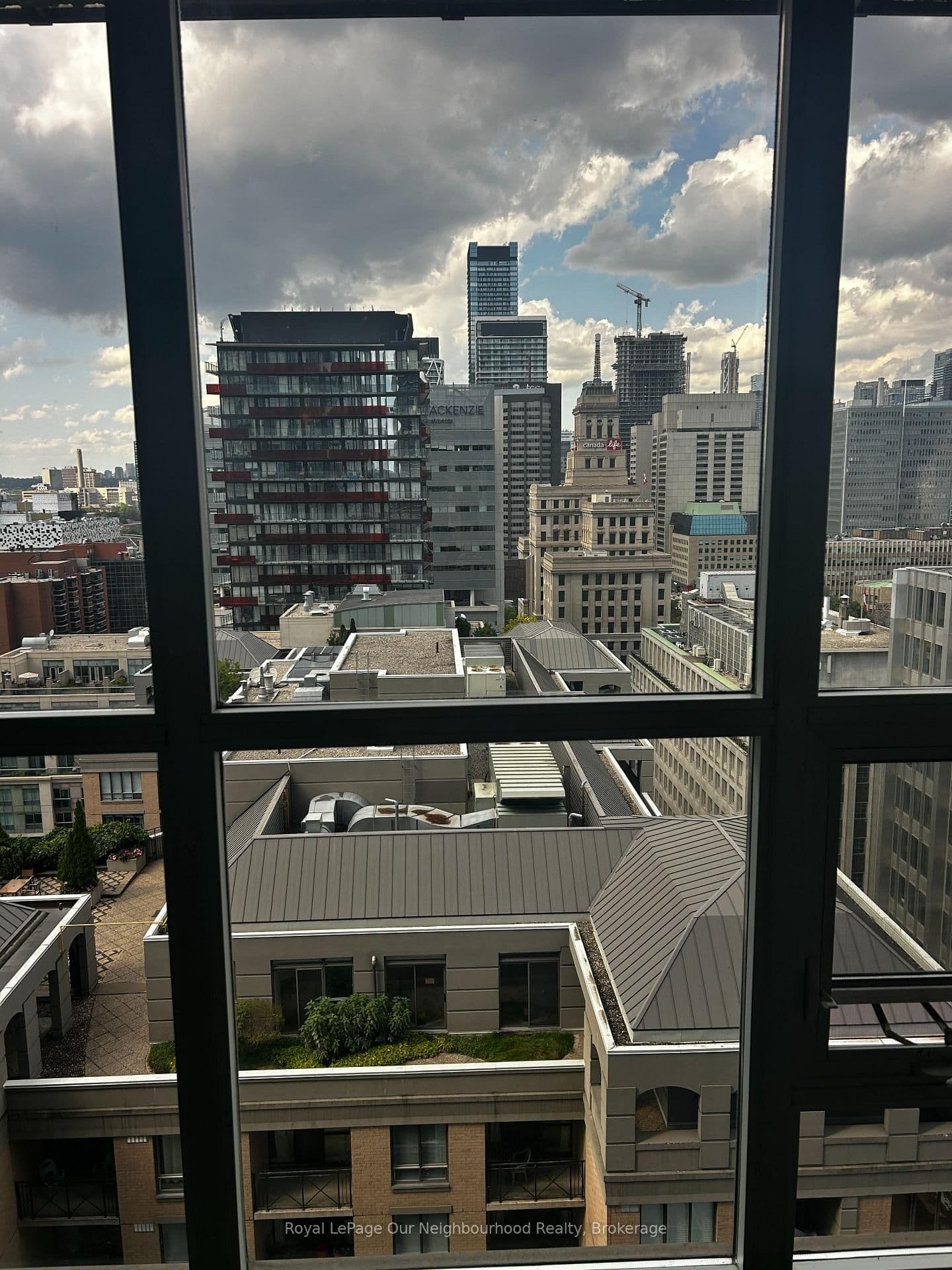 126 Simcoe Street, Unit 2106 thumbnail 19