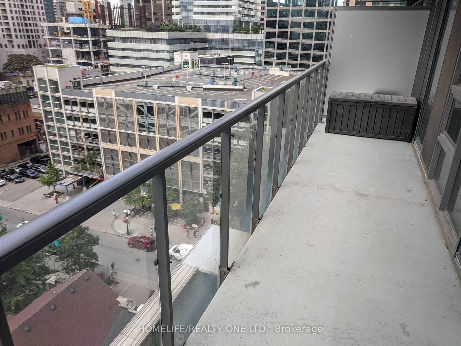 33 Charles Street E, Unit 1008 thumbnail 12