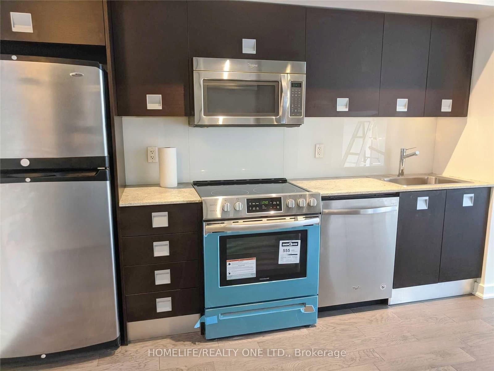 33 Charles Street E, Unit 1008 thumbnail 3