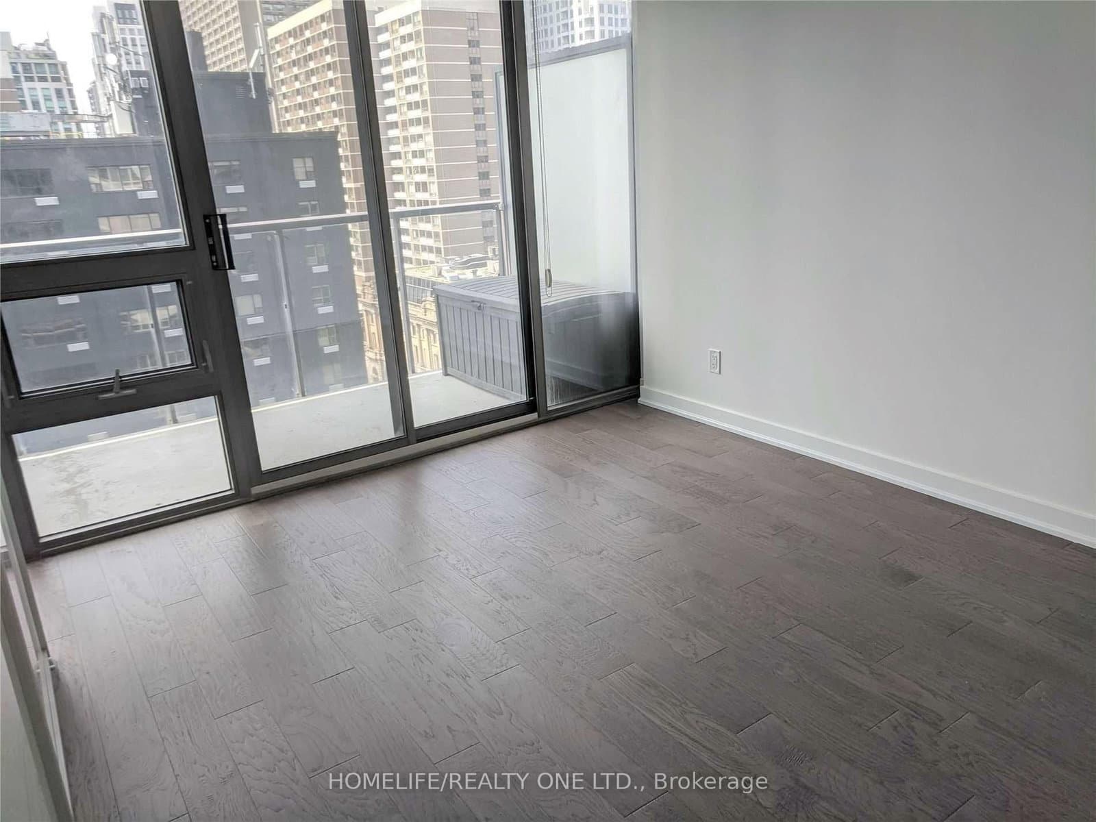 33 Charles Street E, Unit 1008 thumbnail 7