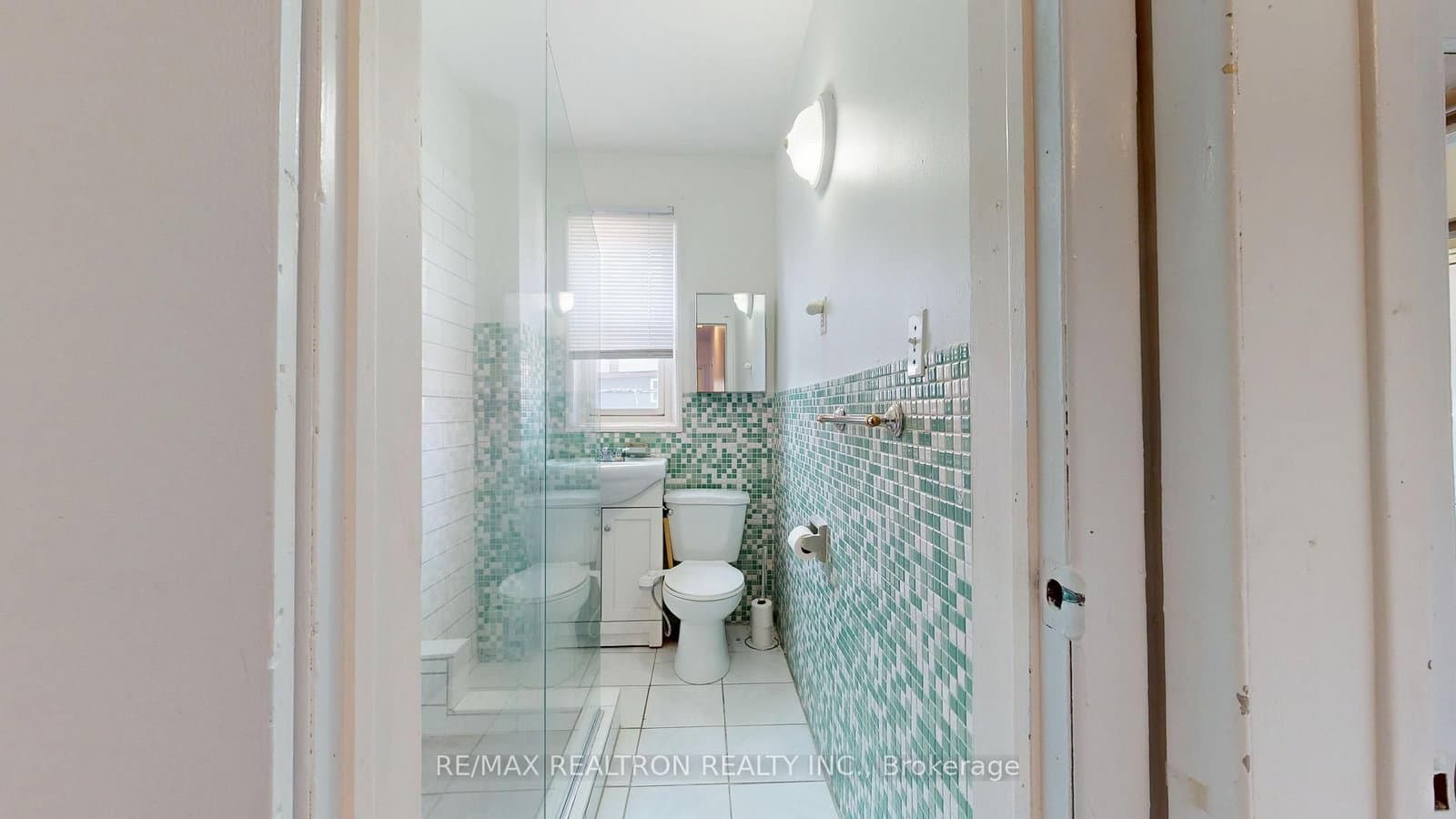 32 Macklem Avenue, Unit Upper thumbnail 16