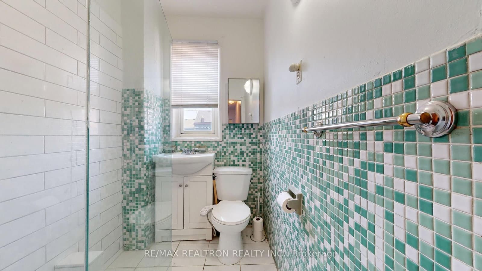32 Macklem Avenue, Unit Upper thumbnail 17
