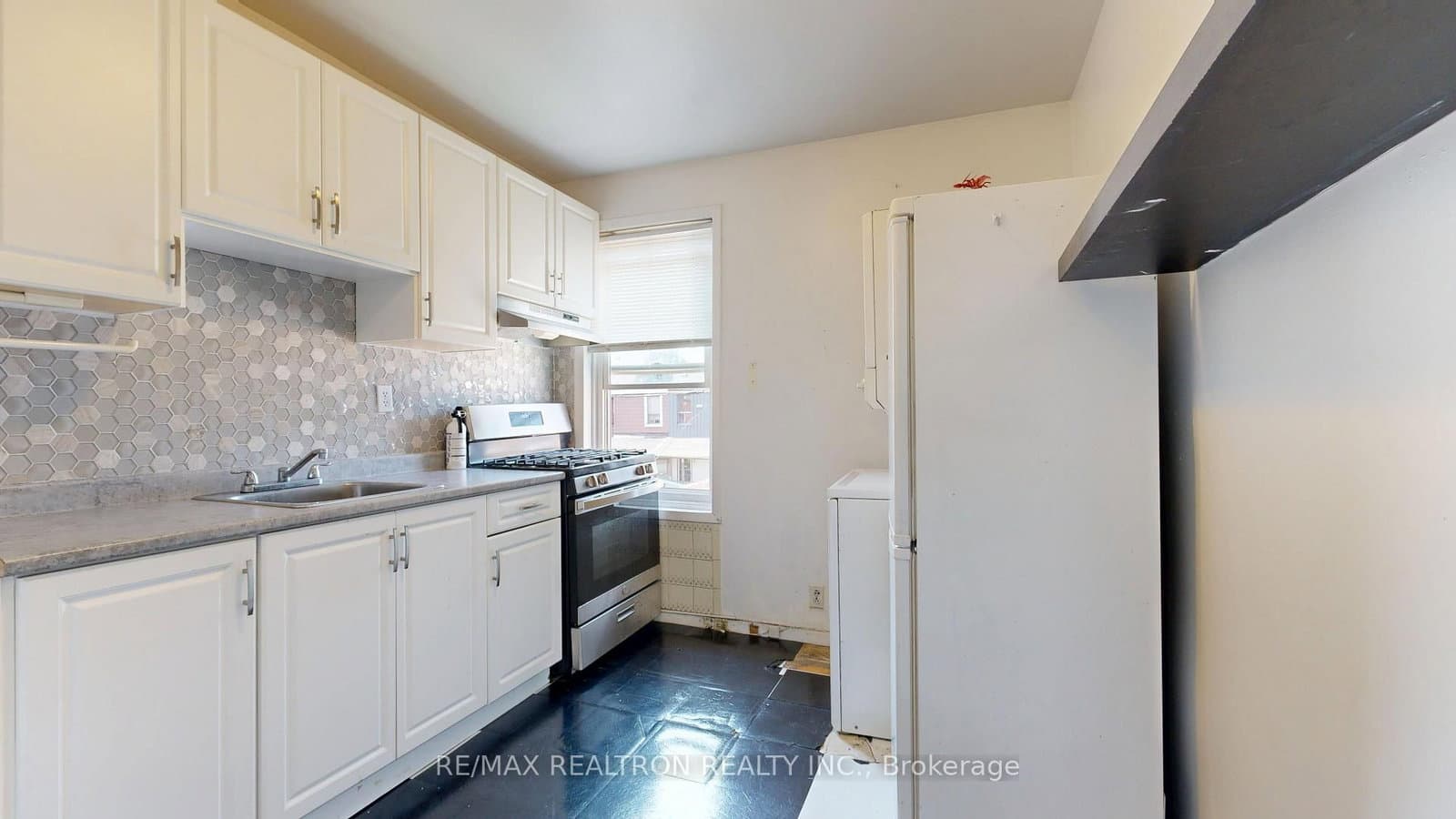 32 Macklem Avenue, Unit Upper thumbnail 20