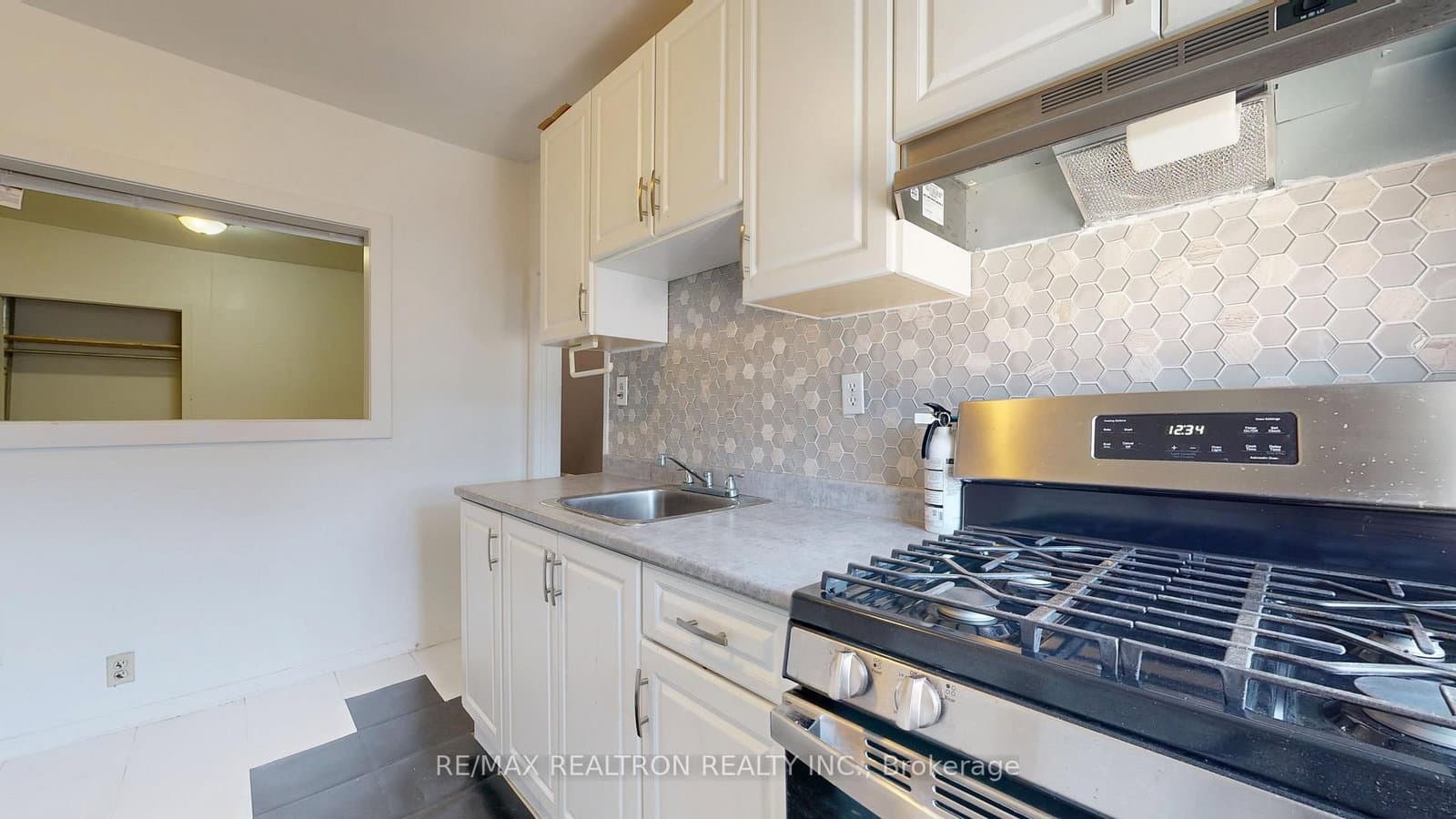 32 Macklem Avenue, Unit Upper thumbnail 21
