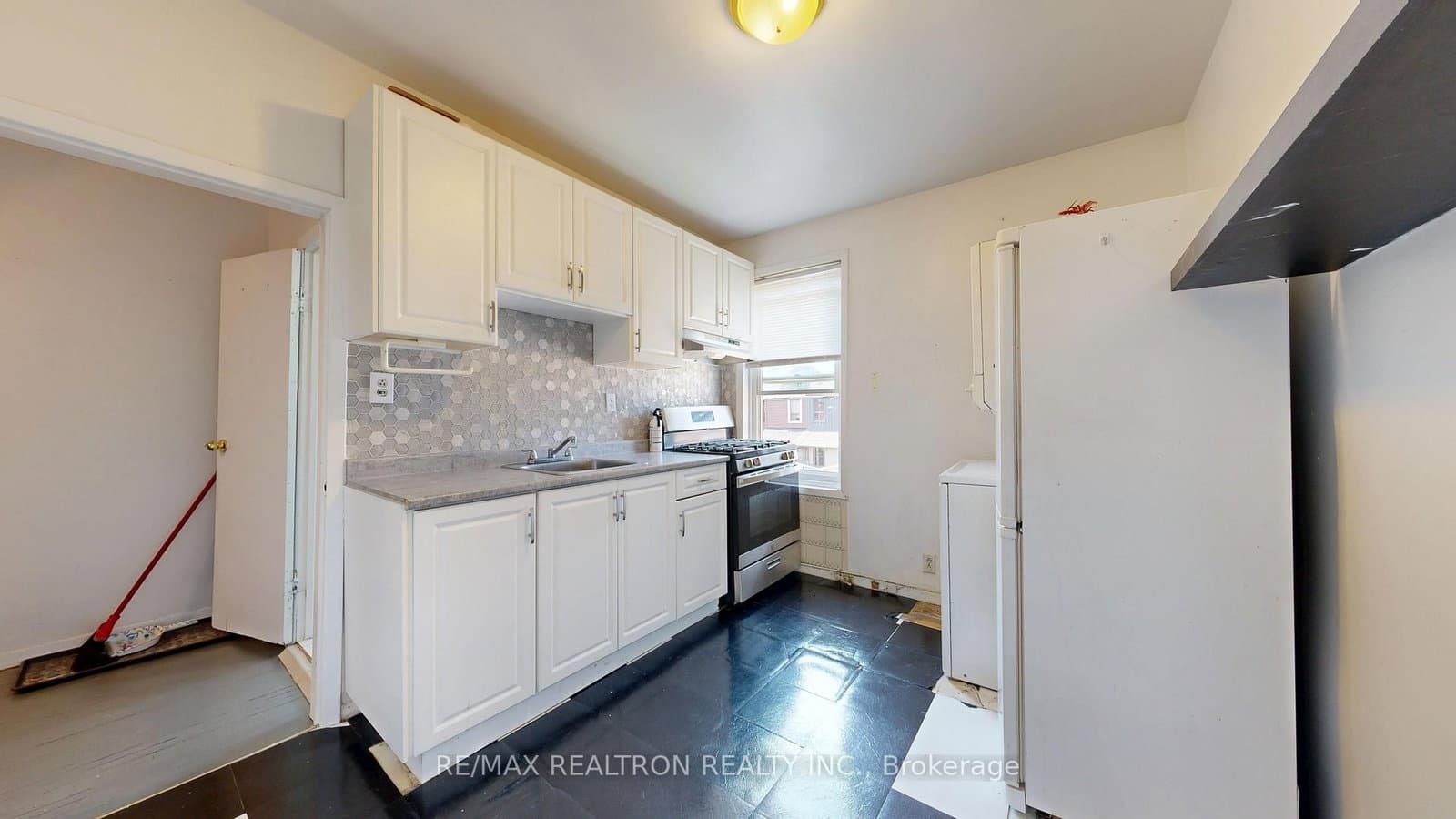 32 Macklem Avenue, Unit Upper thumbnail 22