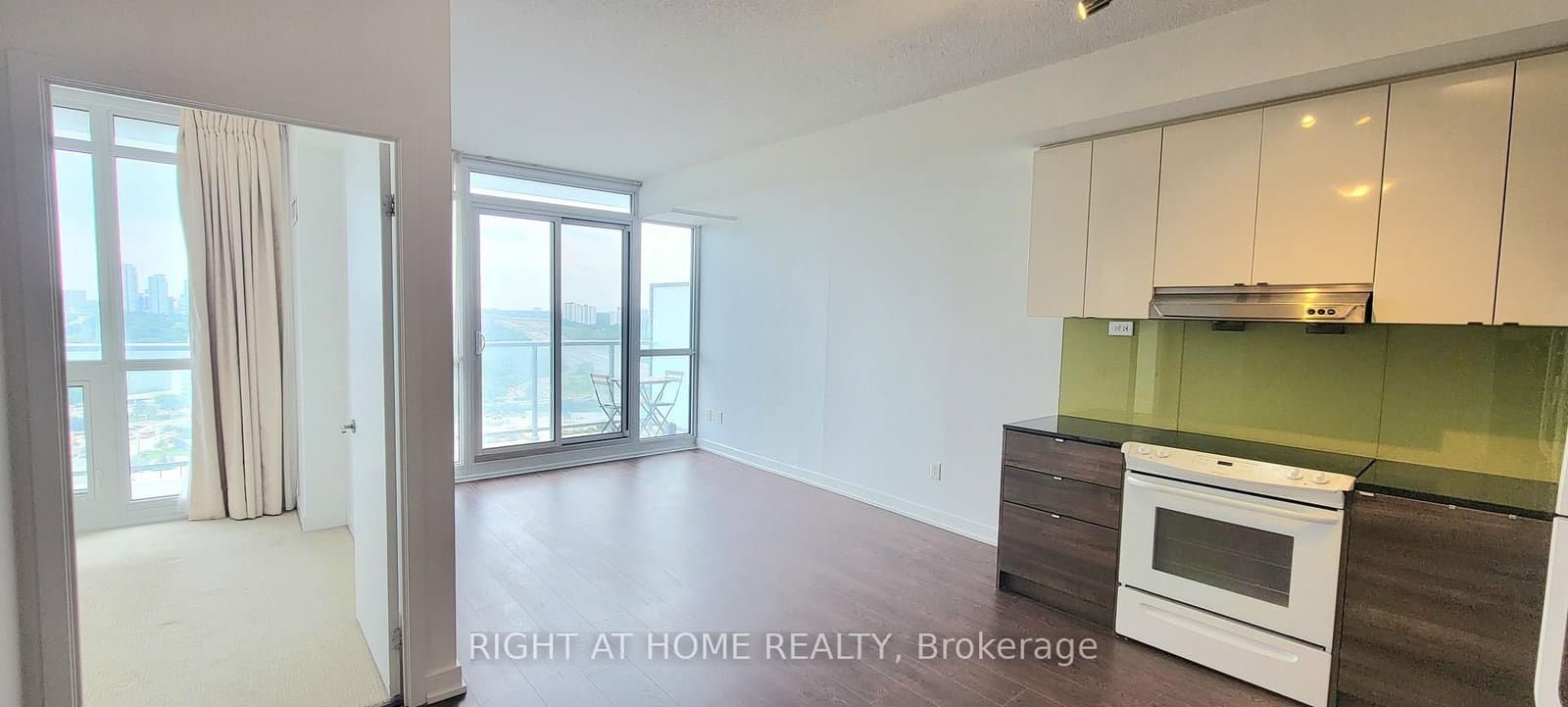 121 McMahon Drive, Unit 2703 thumbnail 2