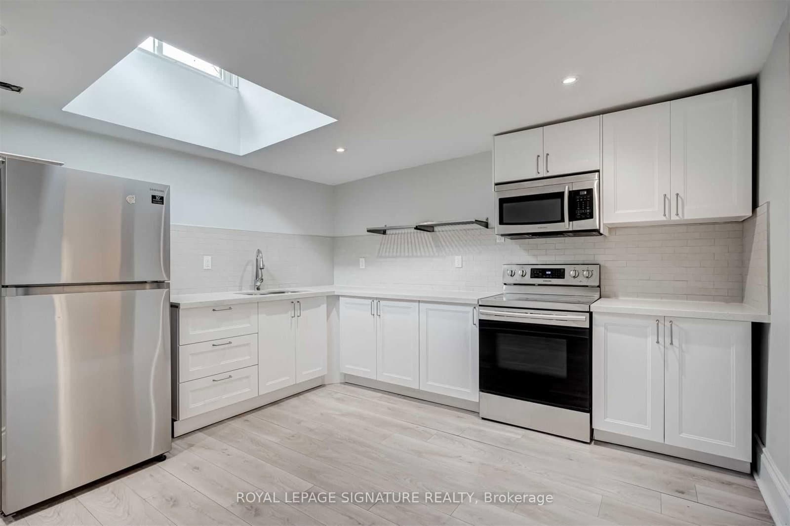 604A Queen Street W thumbnail 2