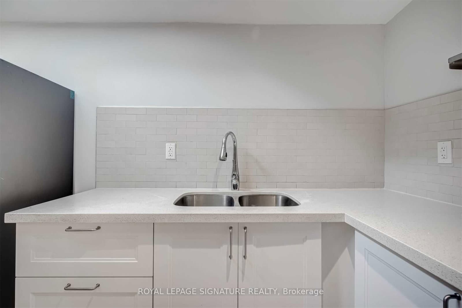 604A Queen Street W thumbnail 6