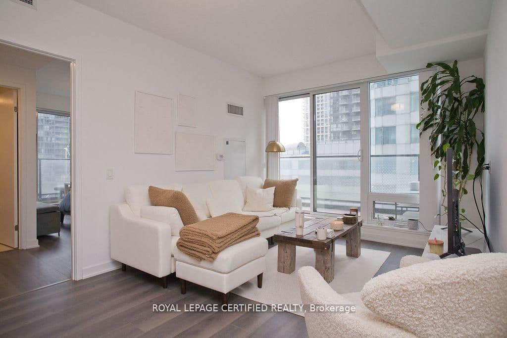 125 Blue Jays Way, Unit 1905 thumbnail 10