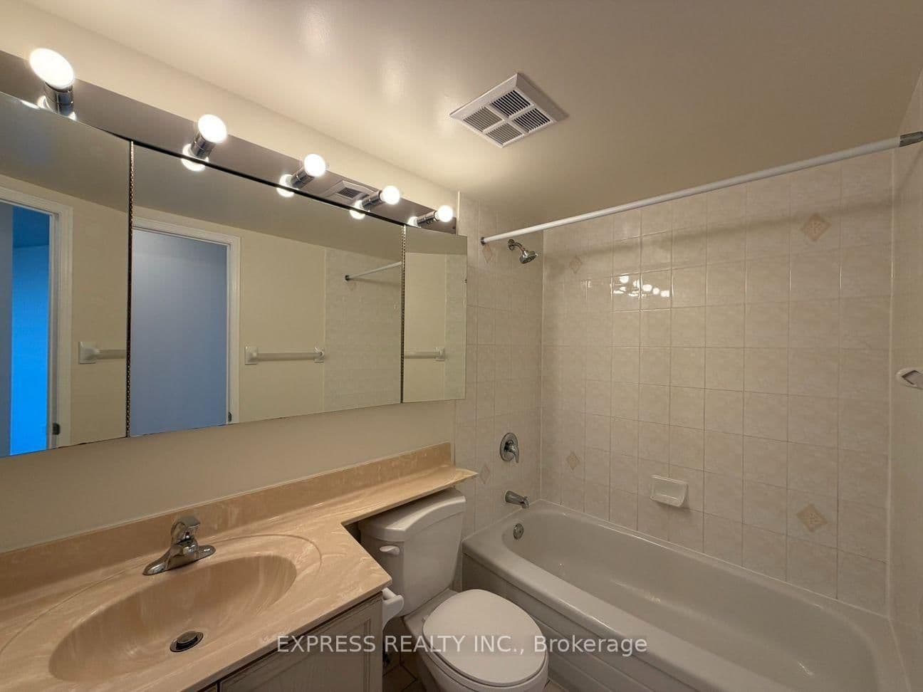 39 Pemberton Avenue, Unit LPH07 thumbnail 12