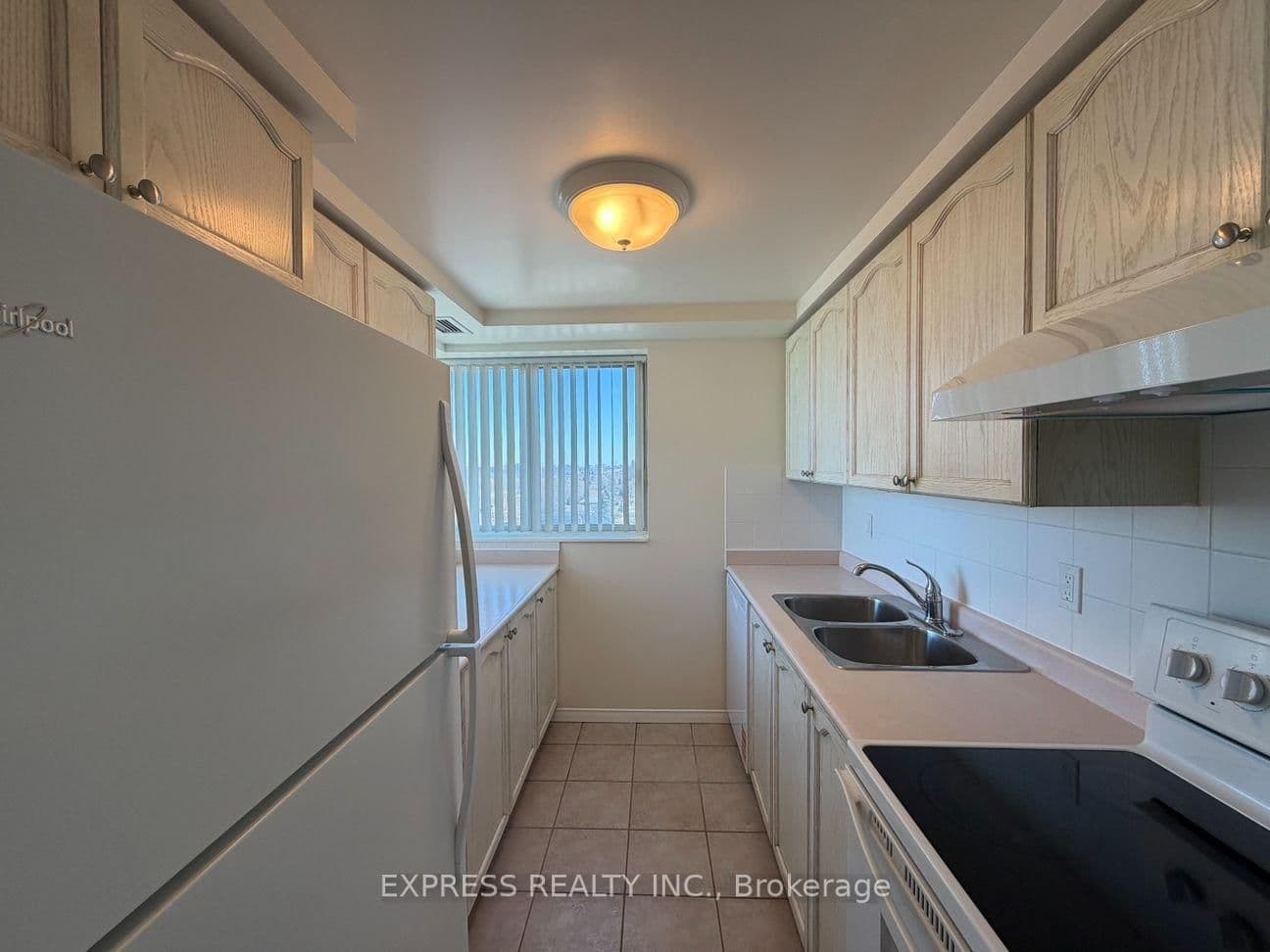 39 Pemberton Avenue, Unit LPH07 thumbnail 3