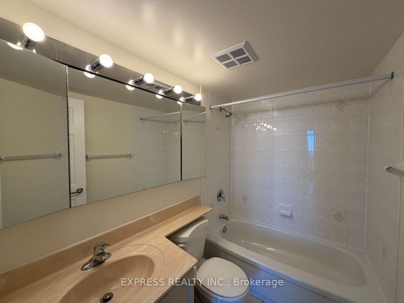 39 Pemberton Avenue, Unit LPH07 thumbnail 9