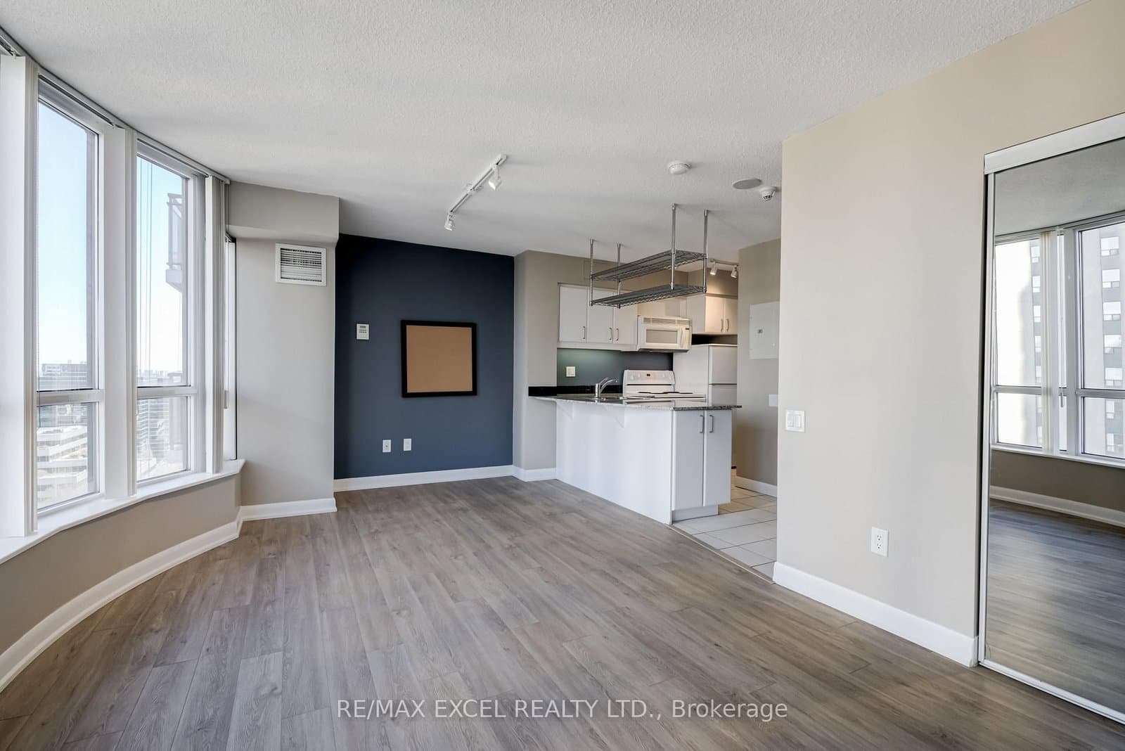 33 Sheppard Avenue E, Unit 1909 thumbnail 10