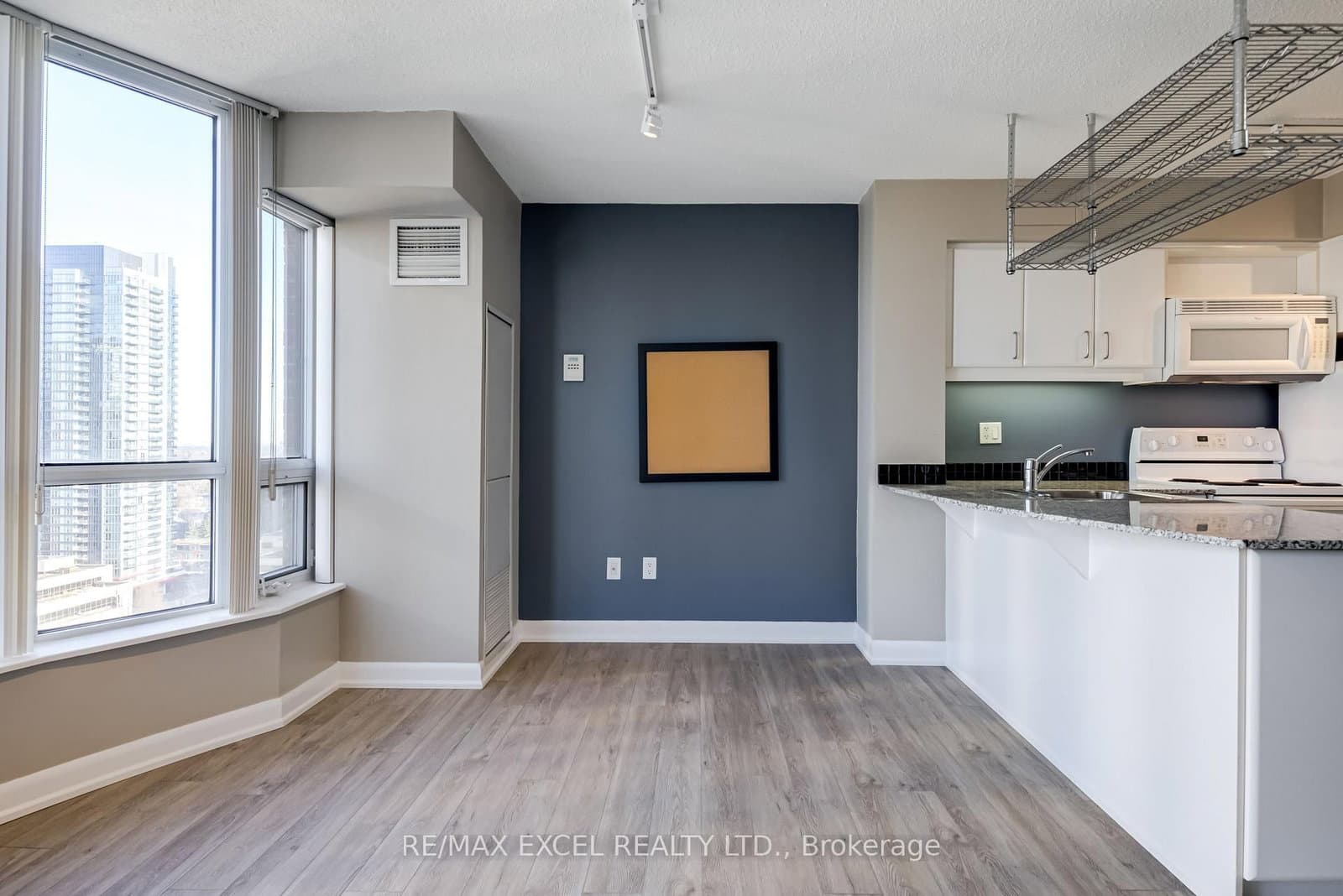 33 Sheppard Avenue E, Unit 1909 thumbnail 18