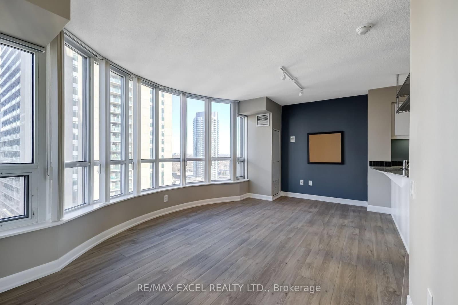 33 Sheppard Avenue E, Unit 1909 thumbnail 8