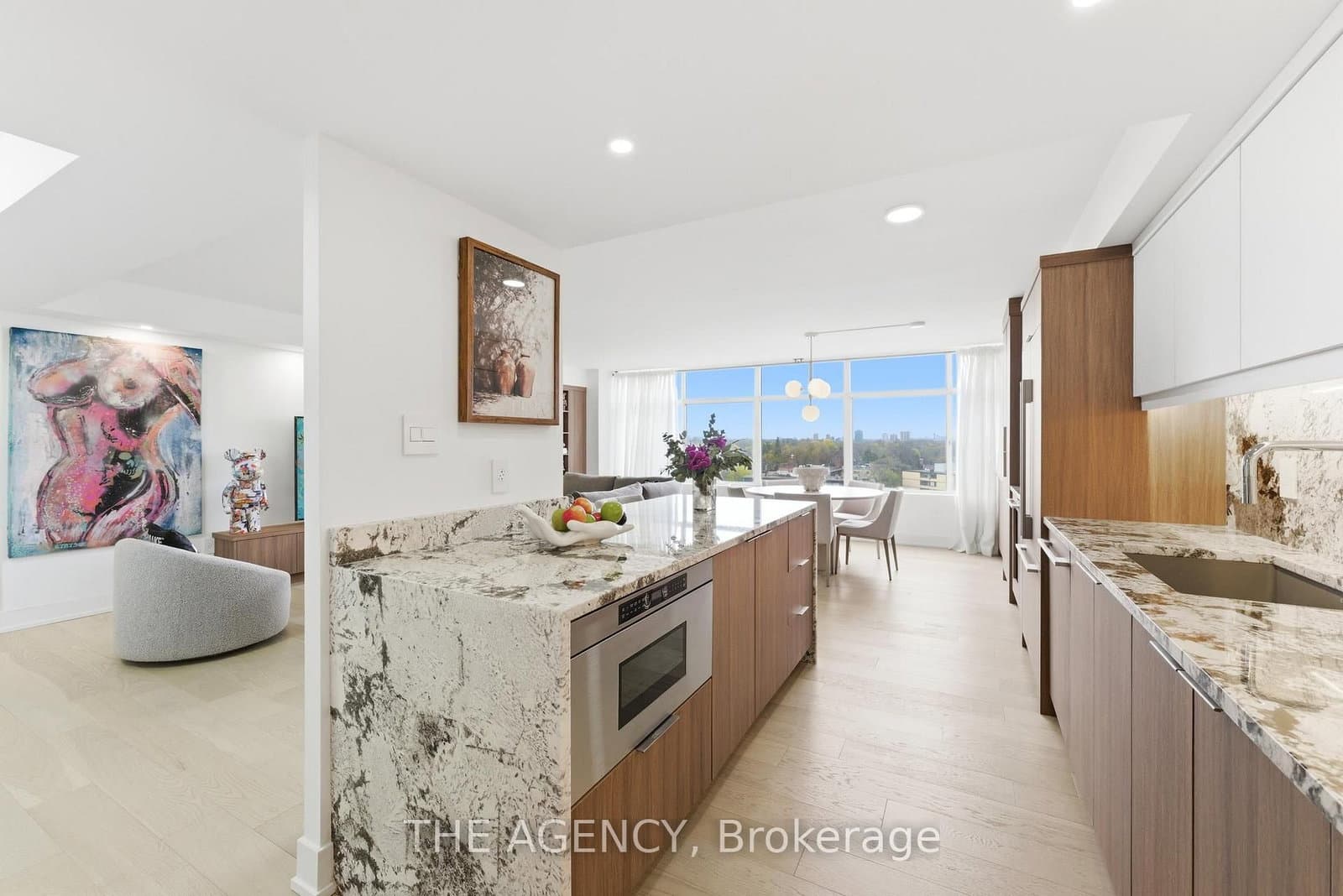 900 Yonge Street, Unit 902 thumbnail 15
