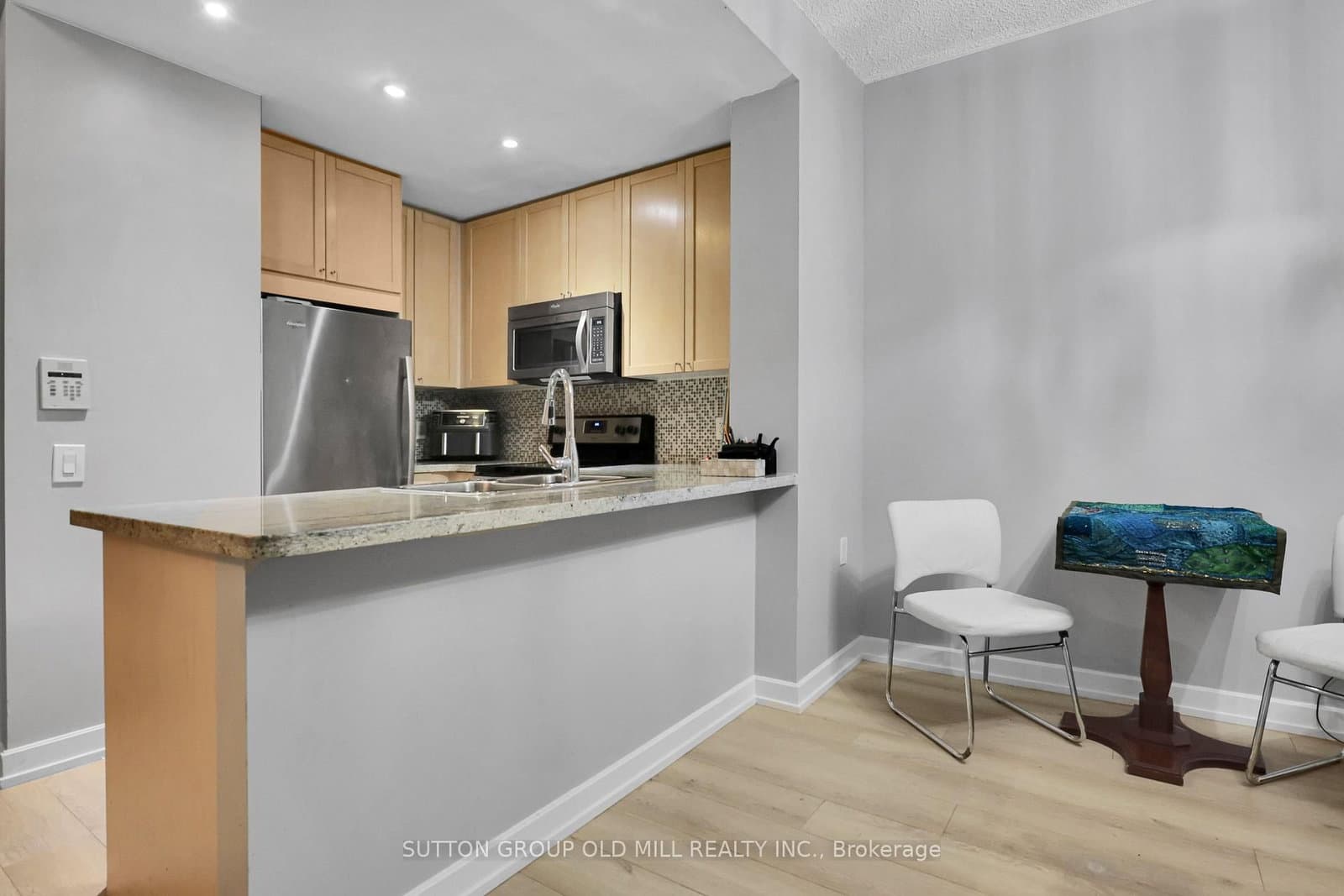 85 Bloor Street E, Unit 1207 thumbnail 10