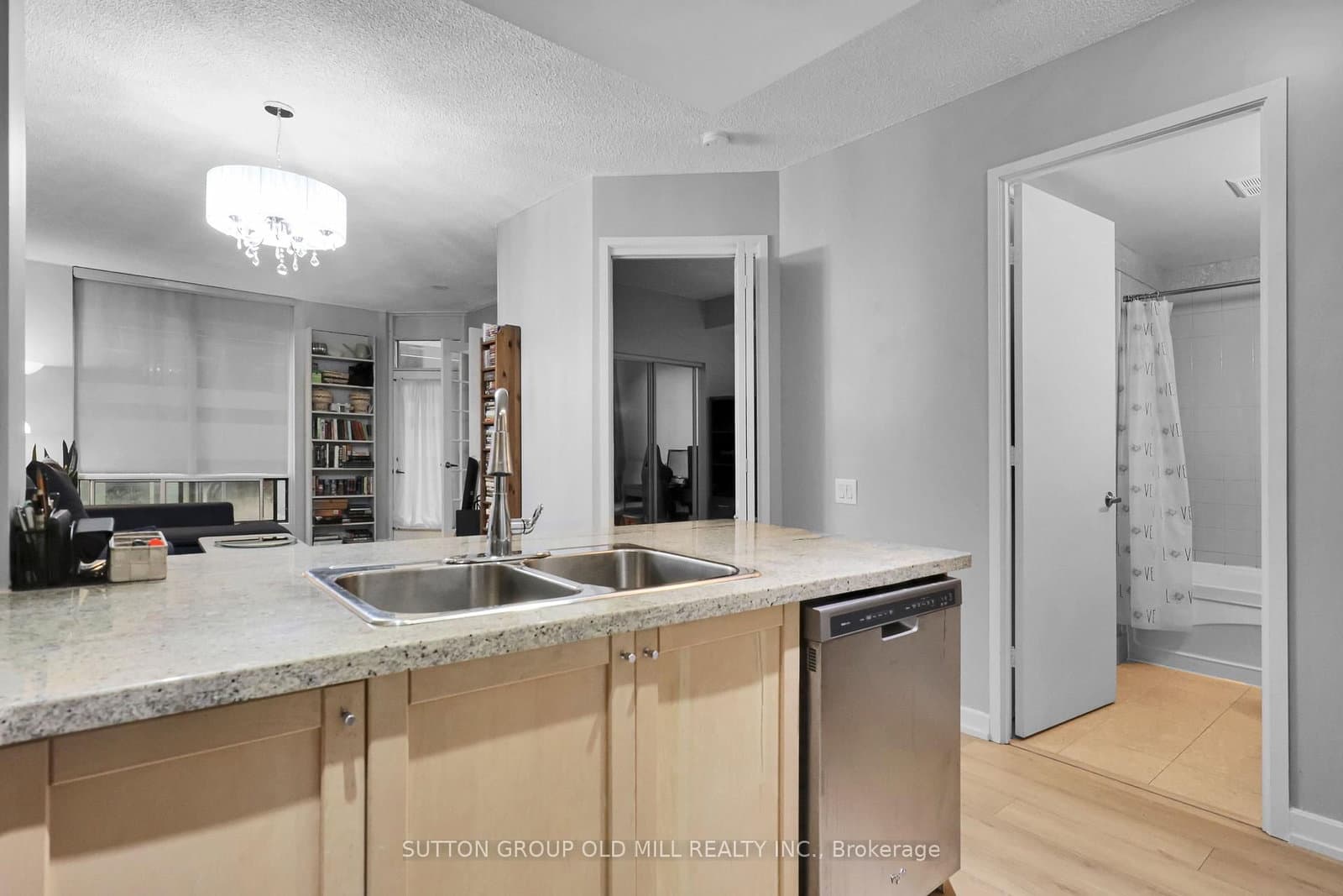 85 Bloor Street E, Unit 1207 thumbnail 13