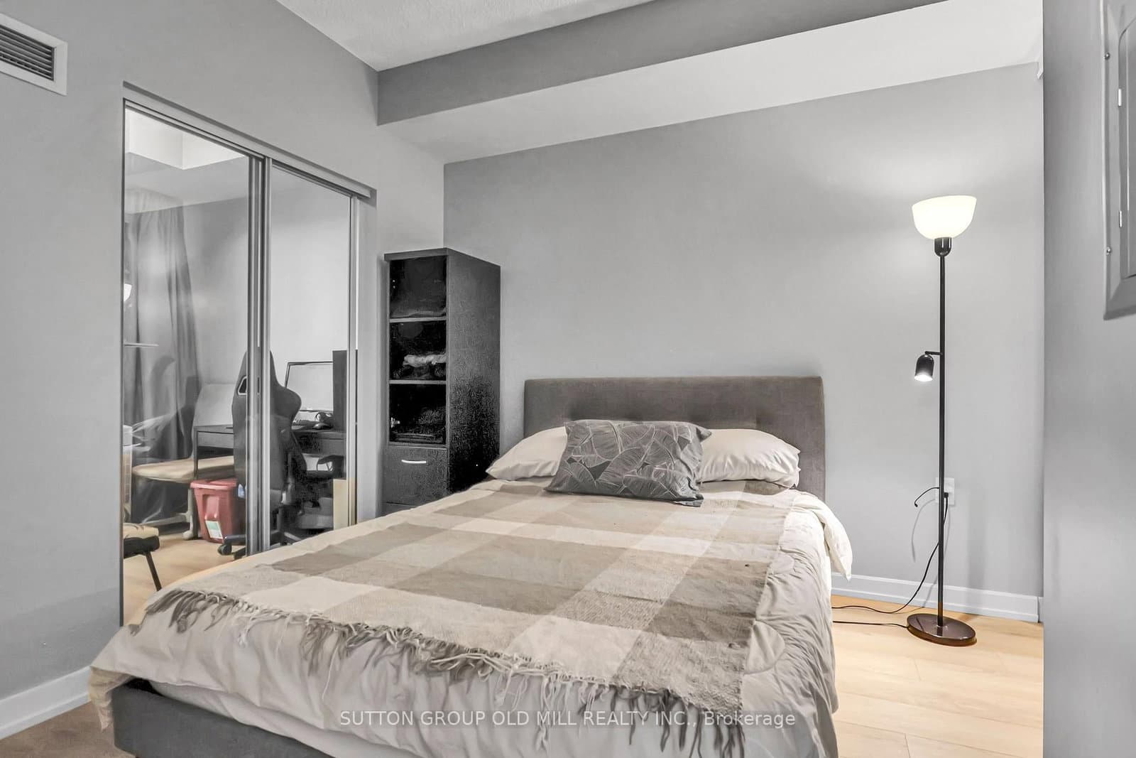 85 Bloor Street E, Unit 1207 thumbnail 21