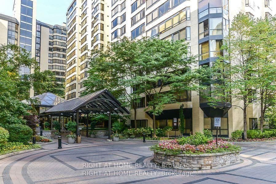 280 Simcoe Street, Unit 404 thumbnail 2