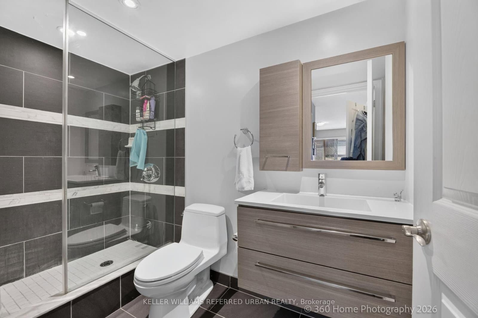 250 Wellington Street W, Unit 339 thumbnail 18