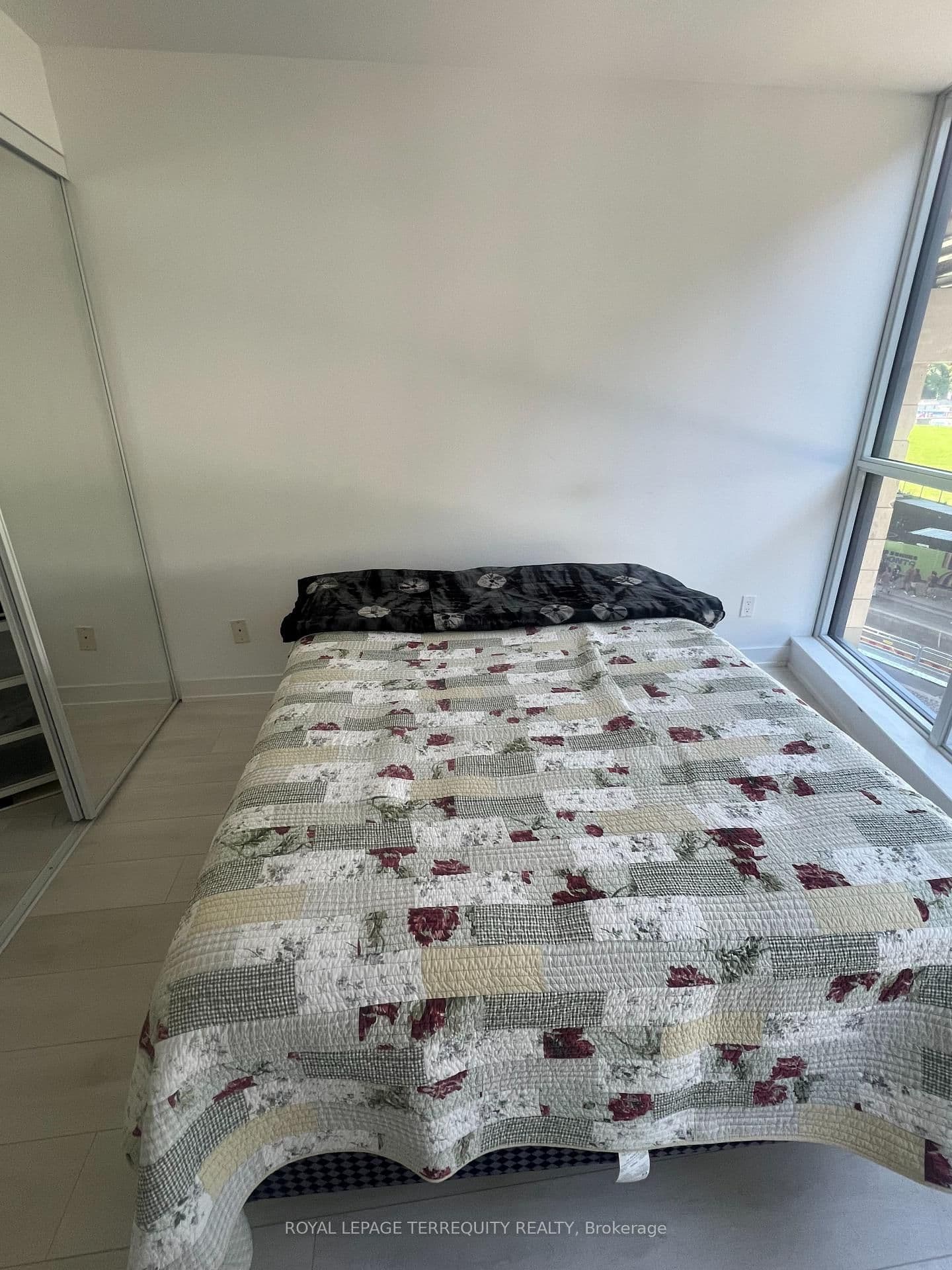 50 Bruyeres Mews, Unit 532 thumbnail 3