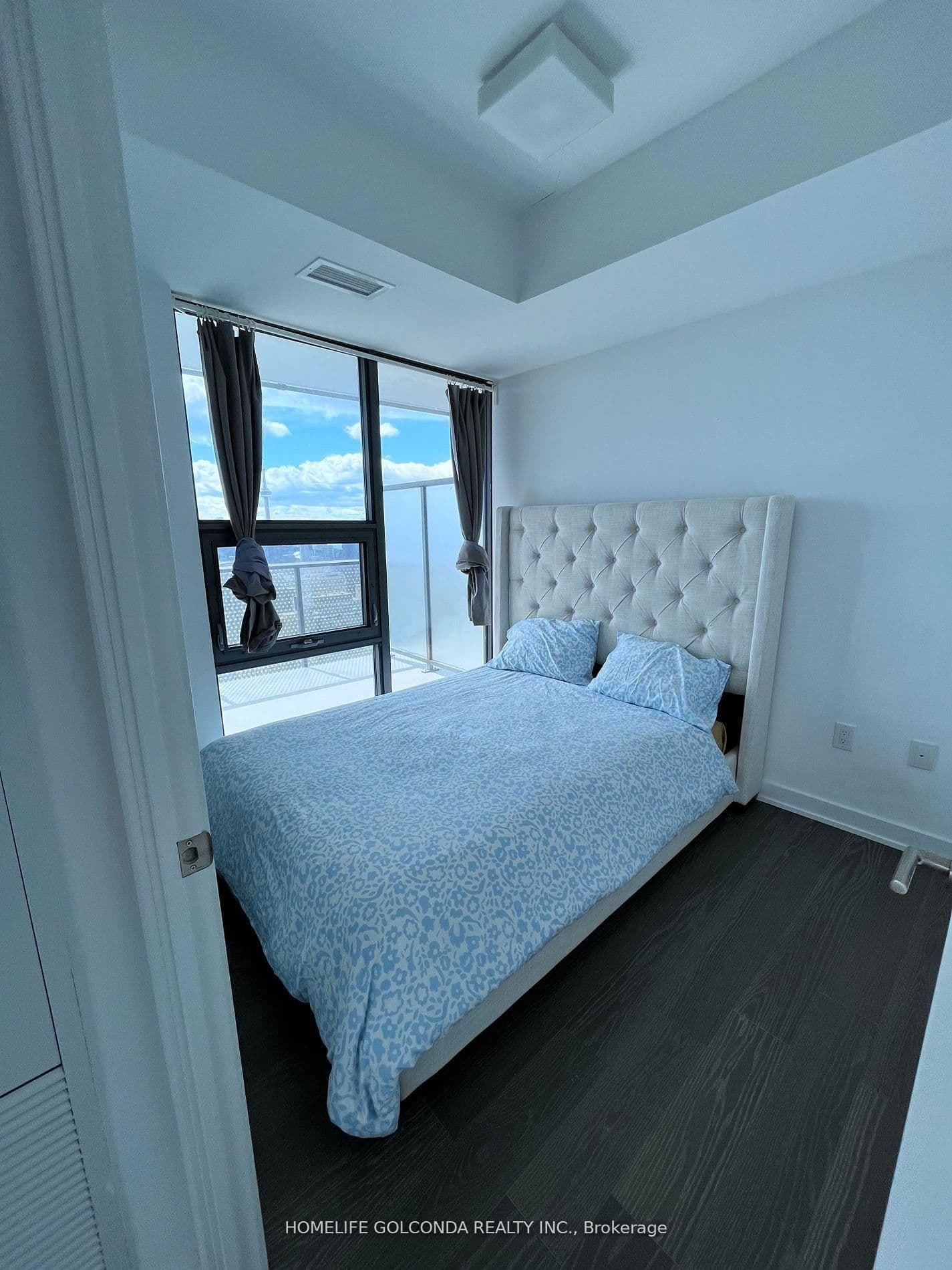 11 Wellesley Street W, Unit 5702 thumbnail 4