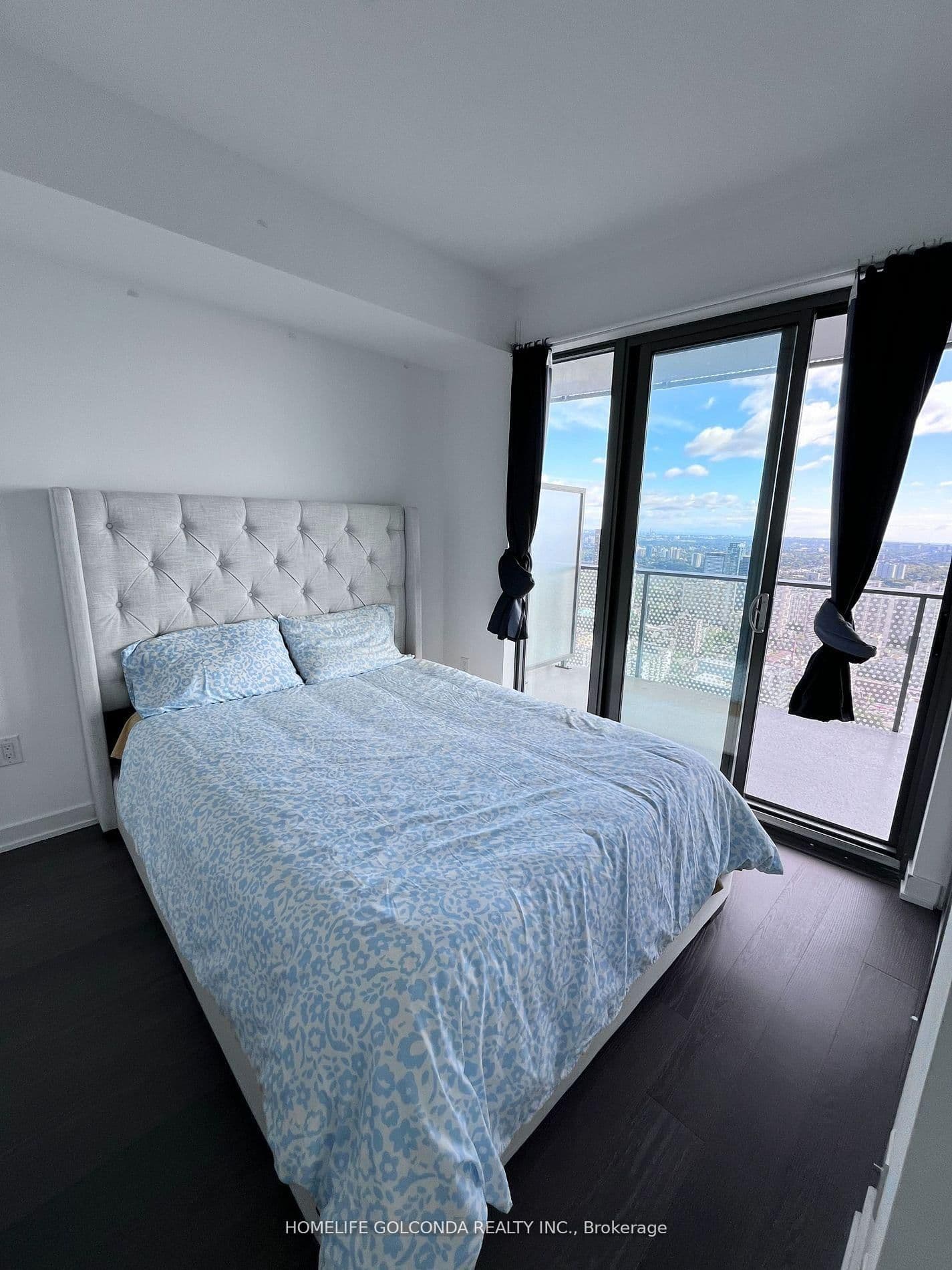 11 Wellesley Street W, Unit 5702 thumbnail 6