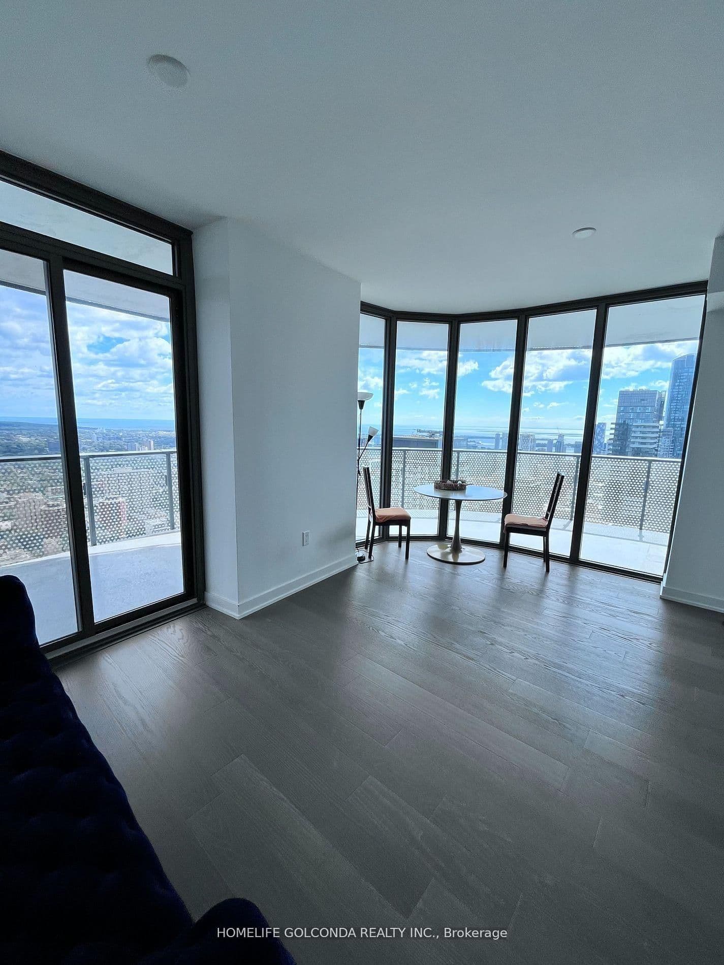 11 Wellesley Street W, Unit 5702 thumbnail 7