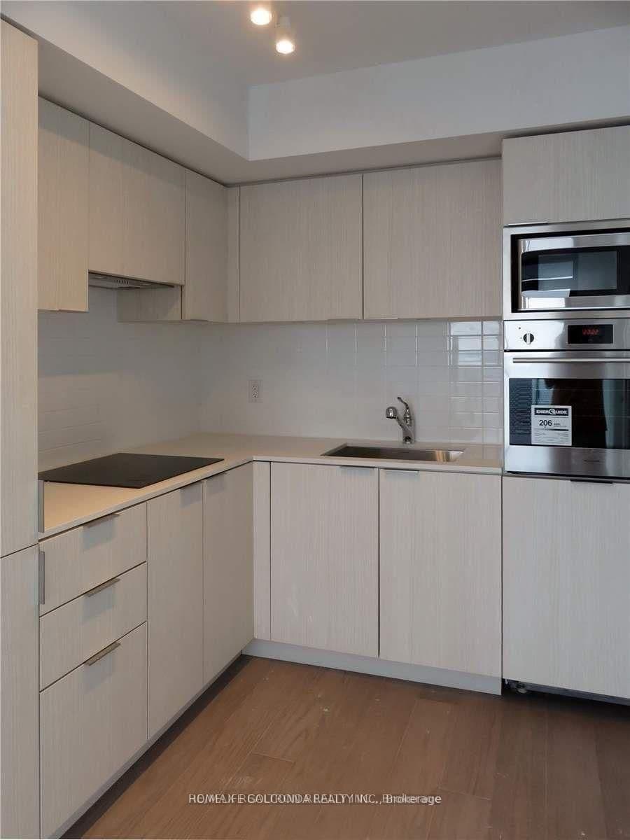 11 Wellesley Street W, Unit 5702 thumbnail 8