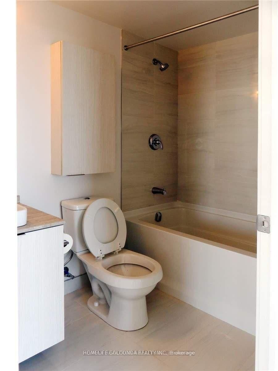 11 Wellesley Street W, Unit 5702 thumbnail 9