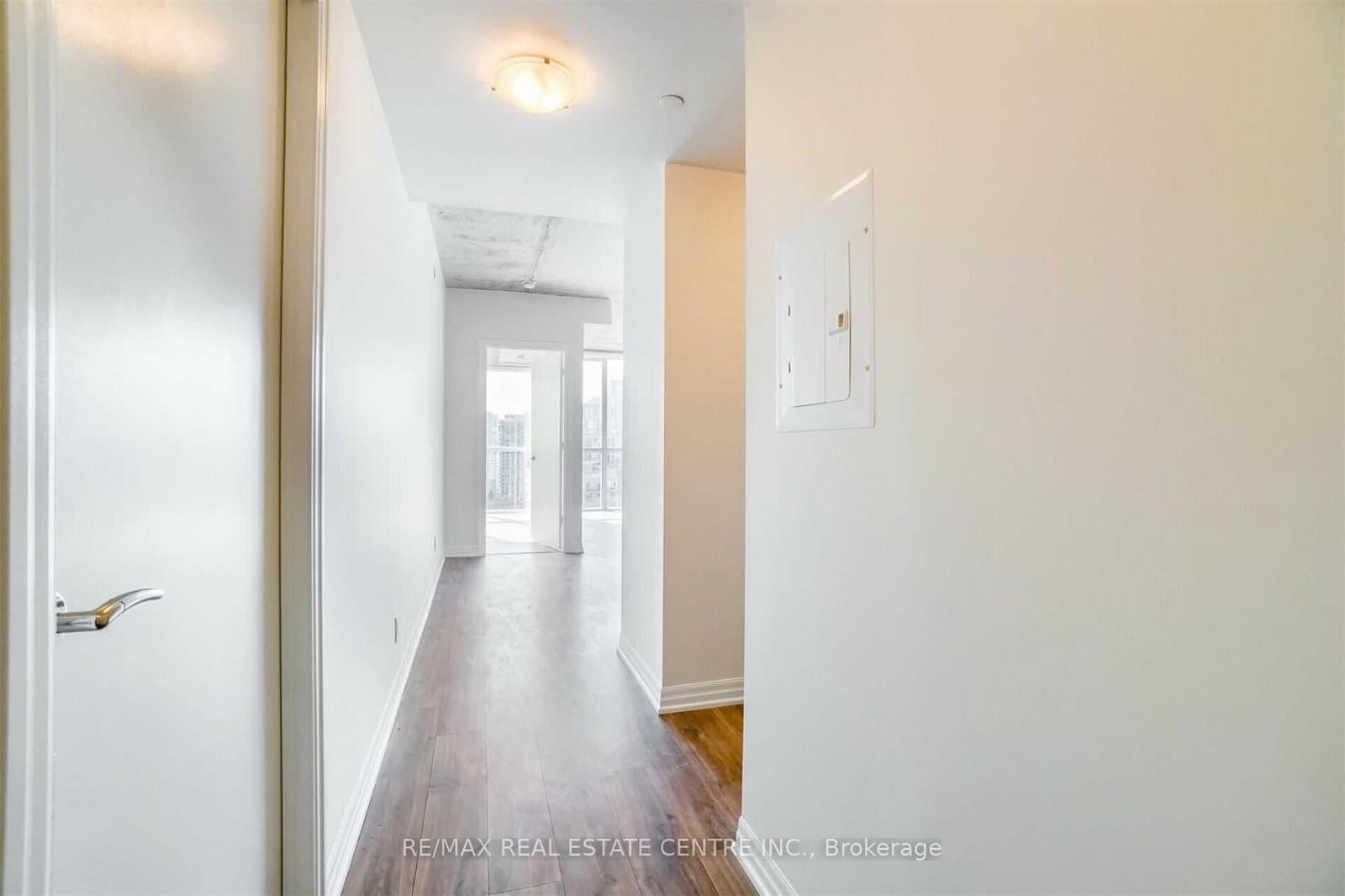 88 Blue Jays Way, Unit 2508 thumbnail 5