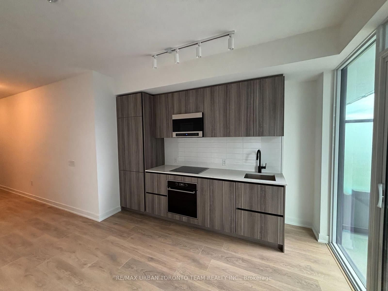 117 Broadway Avenue, Unit 3012 thumbnail 4