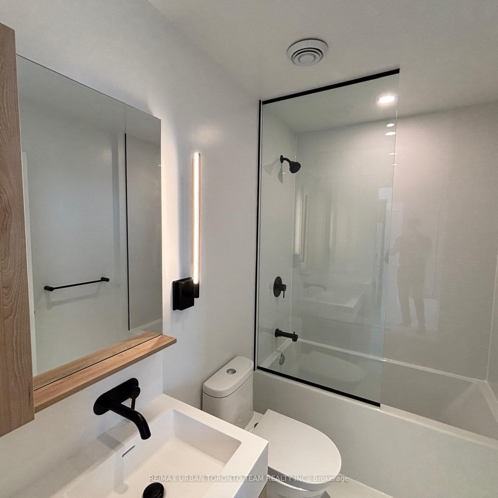 117 Broadway Avenue, Unit 3610 thumbnail 4