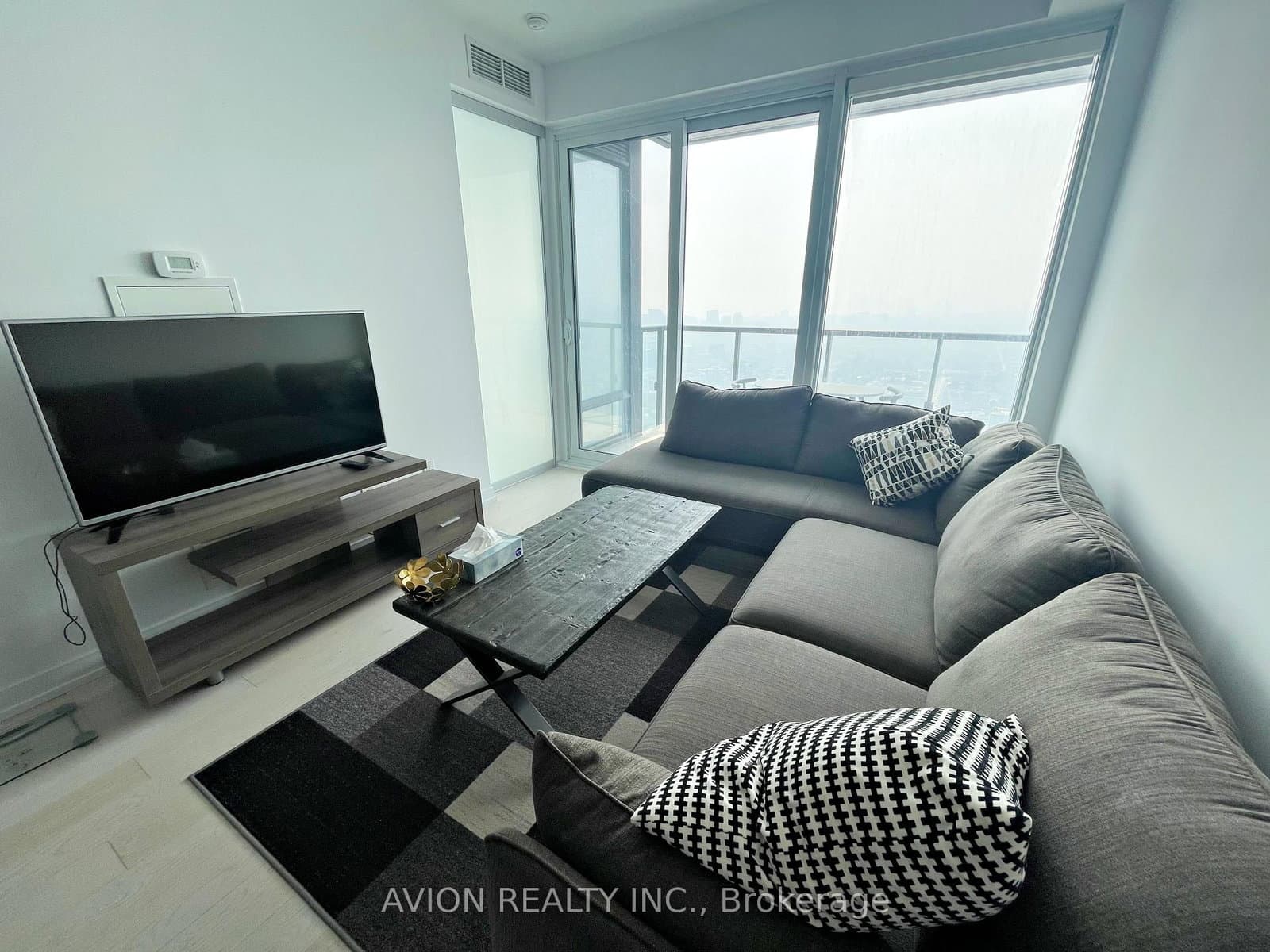 488 University Avenue, Unit 4711 thumbnail 4