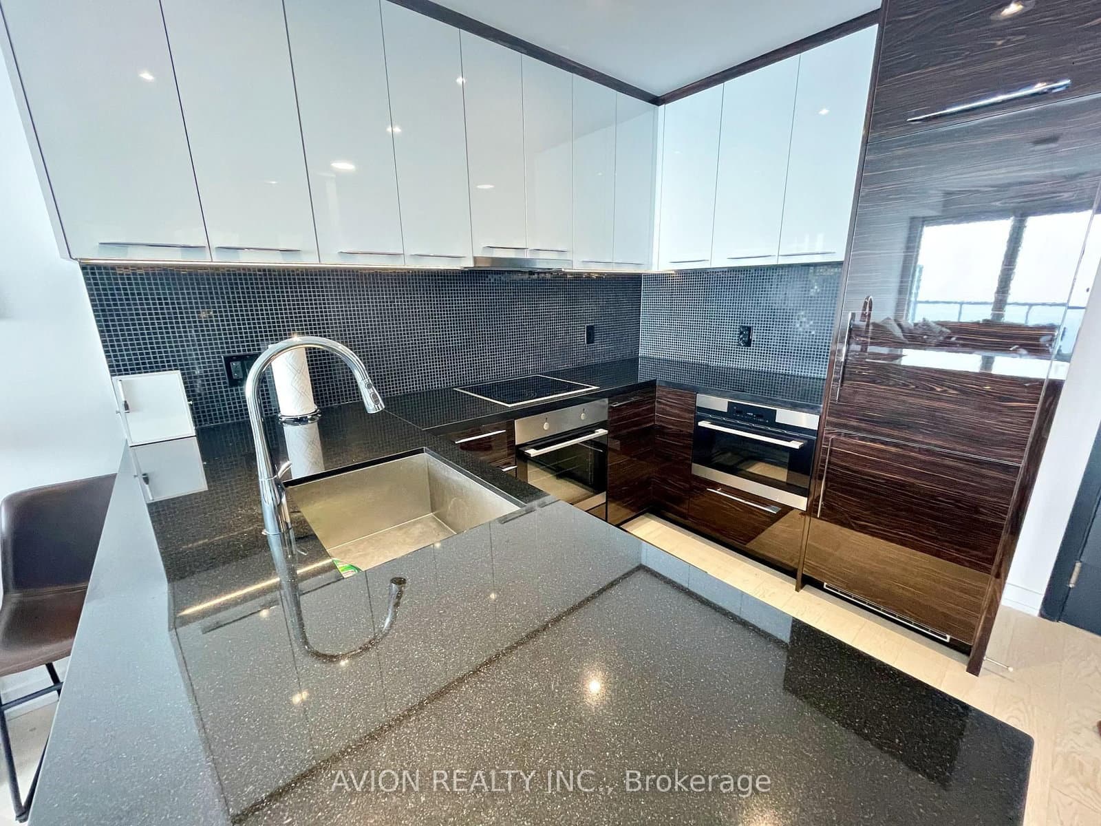 488 University Avenue, Unit 4711 thumbnail 5