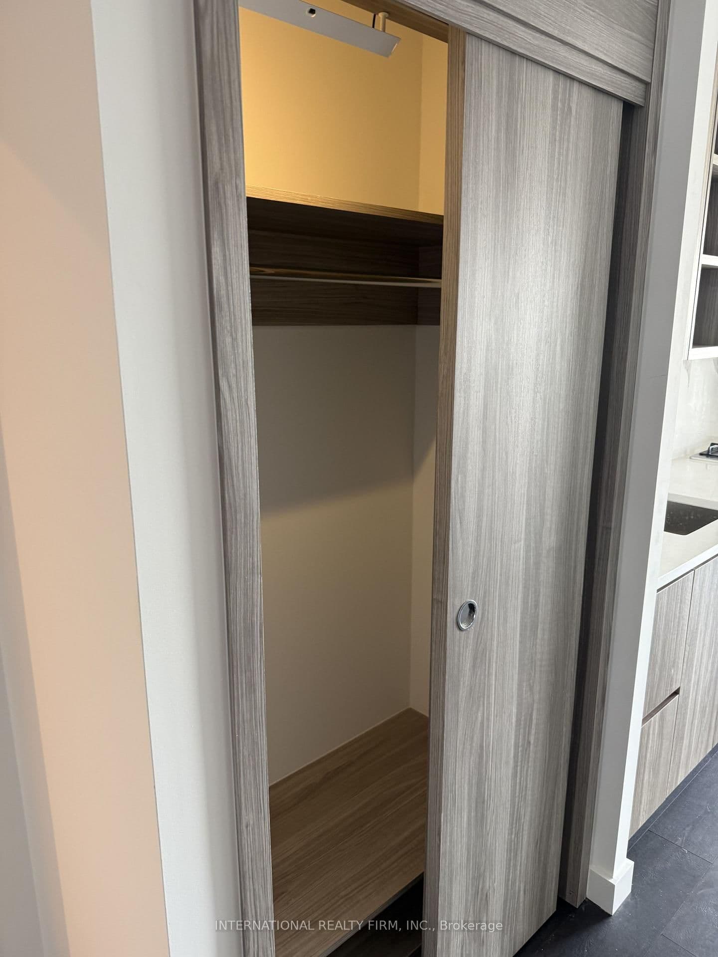 18 Esther Shiner Boulevard, Unit 1802 thumbnail 10