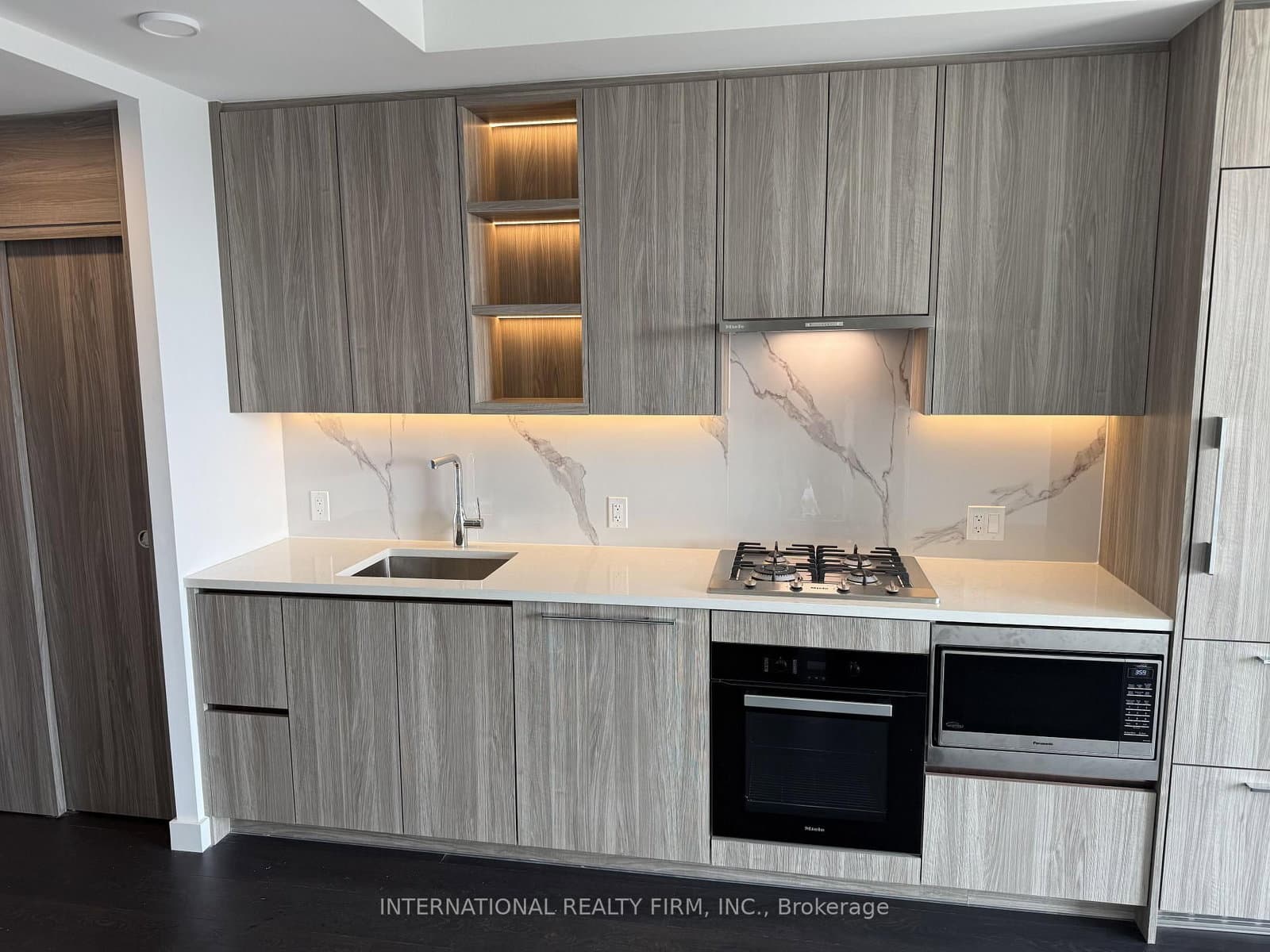 18 Esther Shiner Boulevard, Unit 1802 thumbnail 11