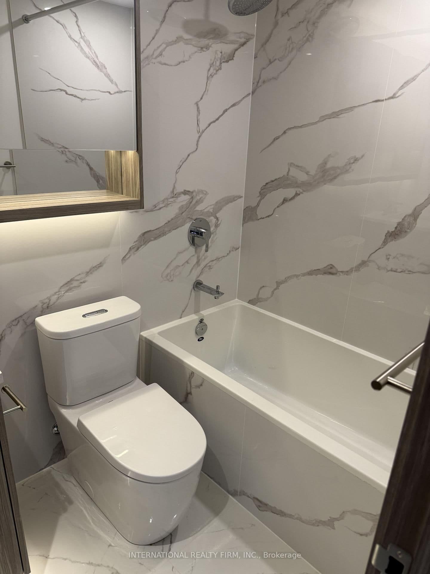 18 Esther Shiner Boulevard, Unit 1802 thumbnail 8