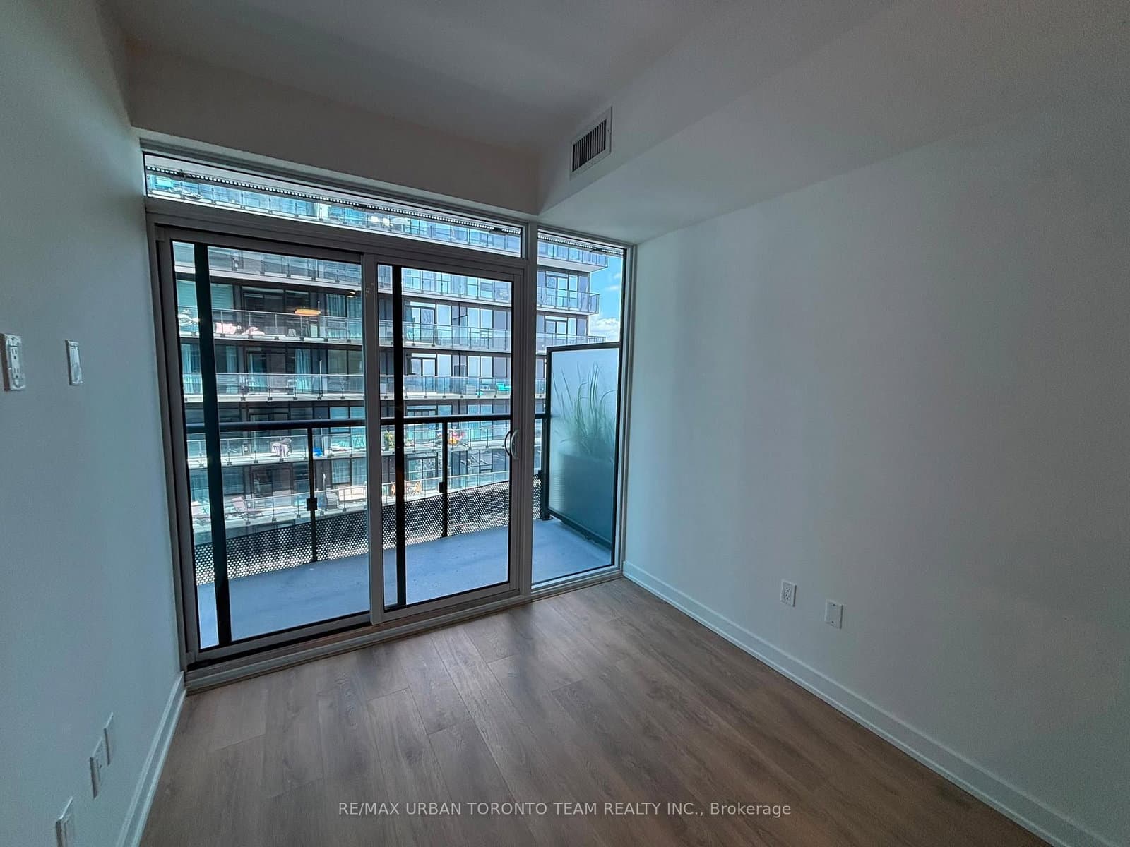 127 Broadway Avenue, Unit 3008 thumbnail 10