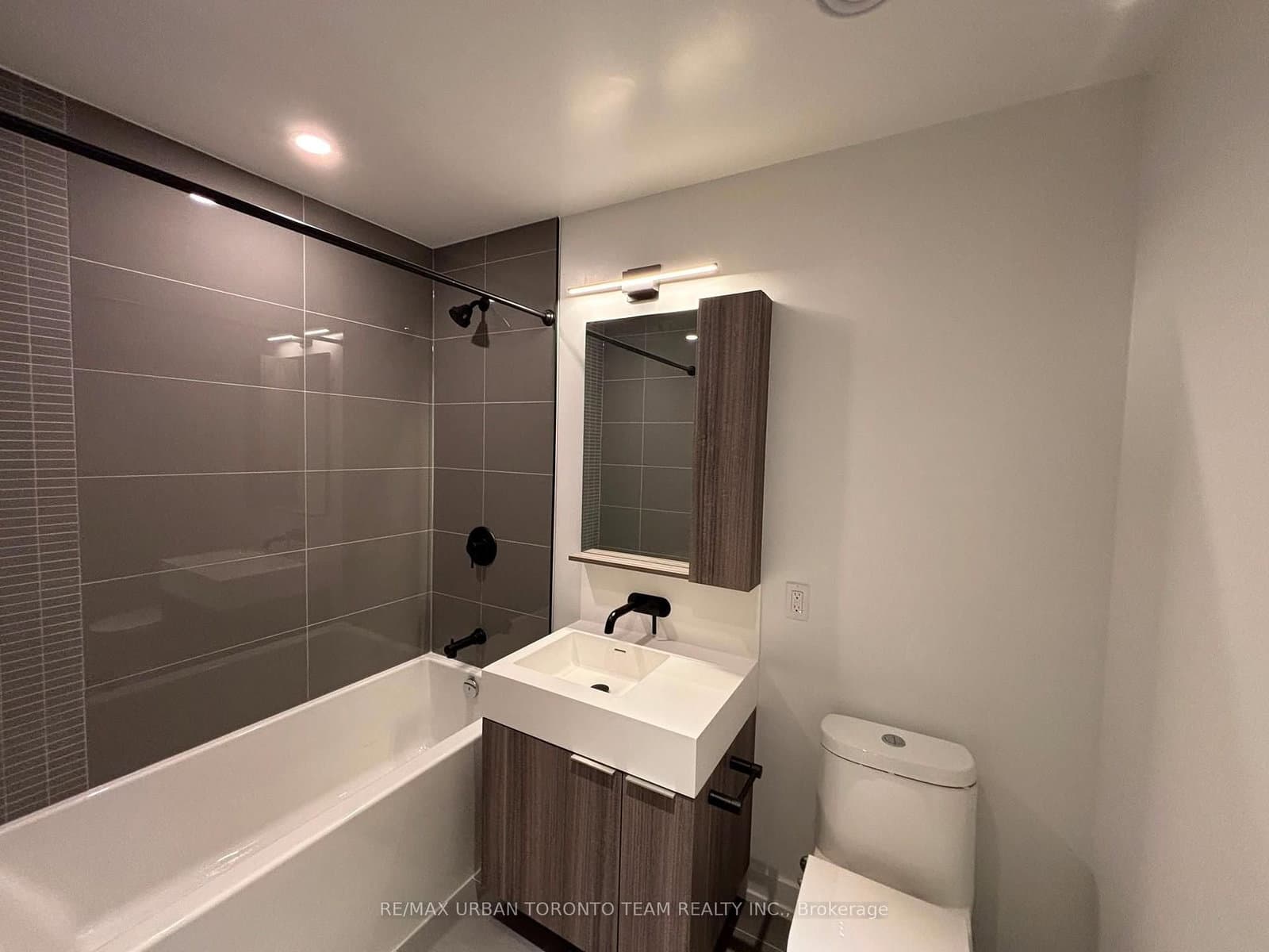 127 Broadway Avenue, Unit 3008 thumbnail 6