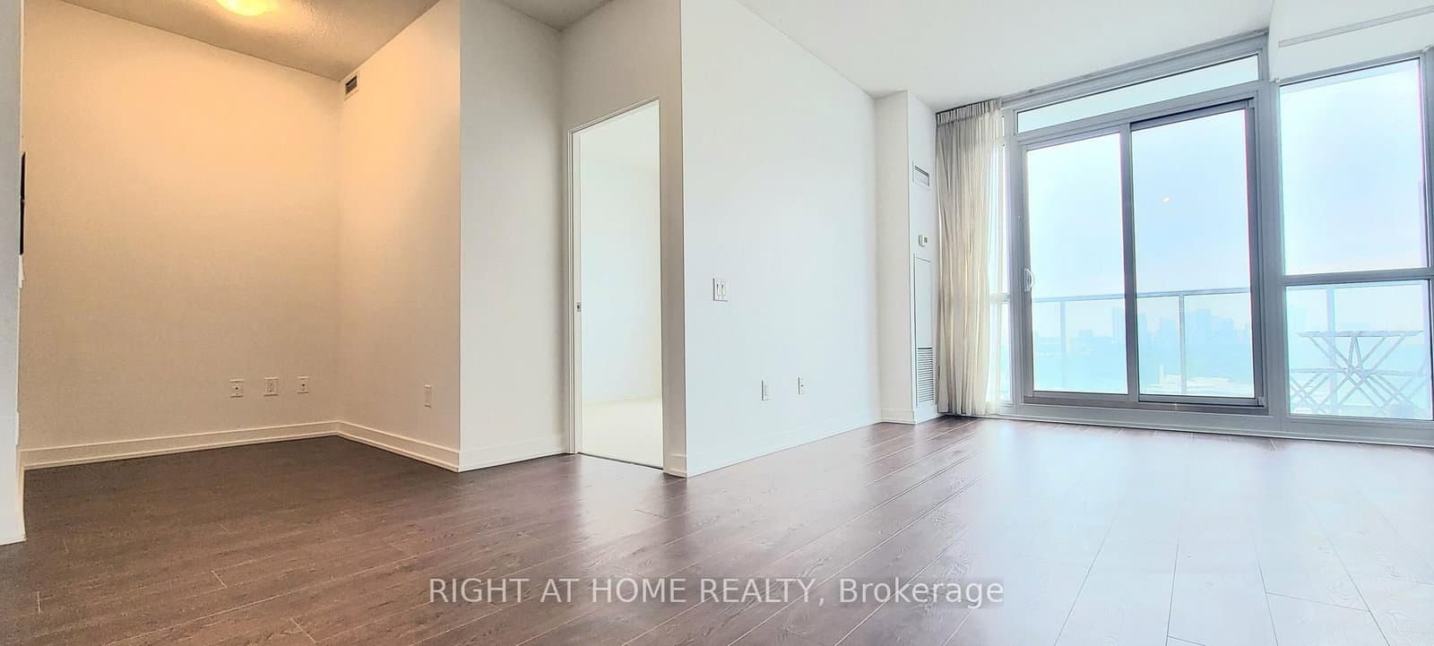 121 McMahon Drive, Unit 2703 thumbnail 4