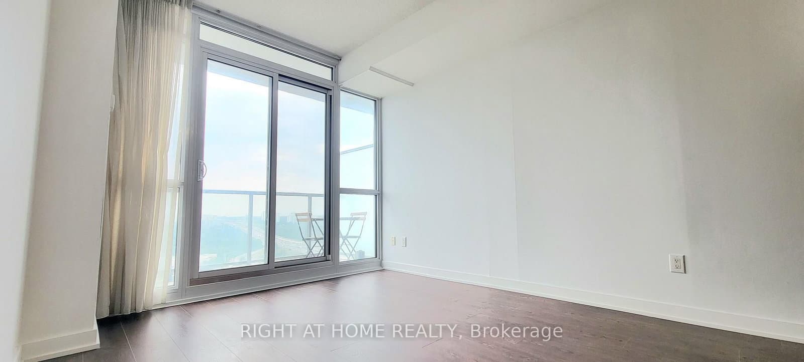 121 McMahon Drive, Unit 2703 thumbnail 7