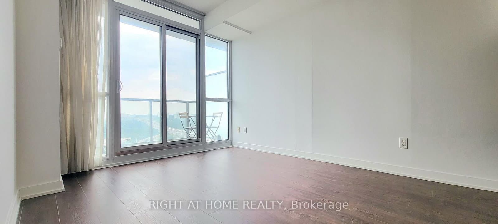 121 McMahon Drive, Unit 2703 thumbnail 9