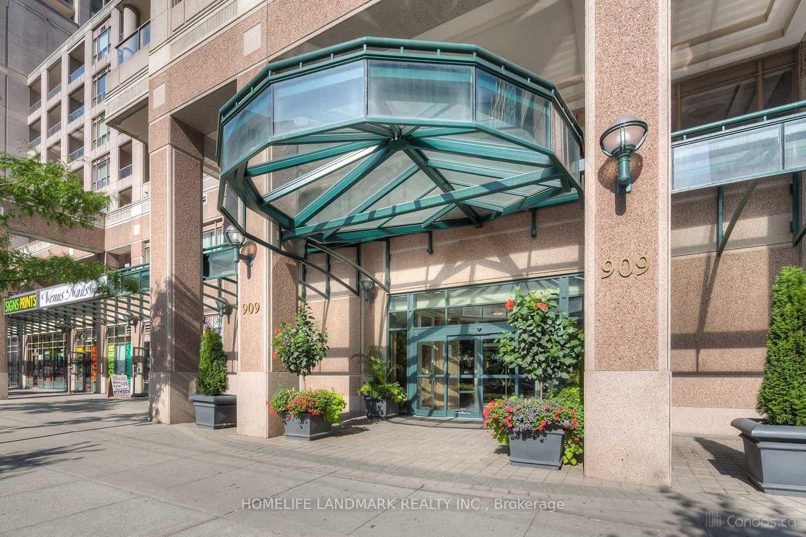 909 Bay Street, Unit 808 thumbnail 2