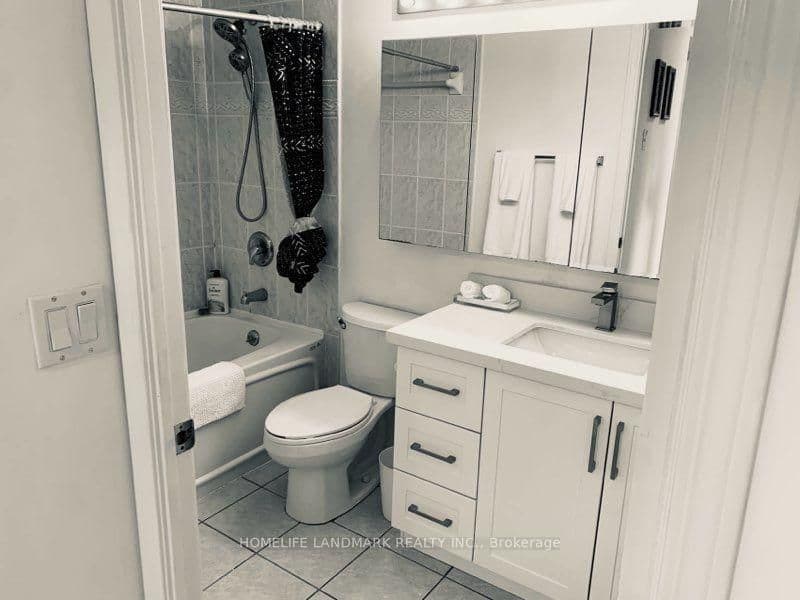 909 Bay Street, Unit 808 thumbnail 5